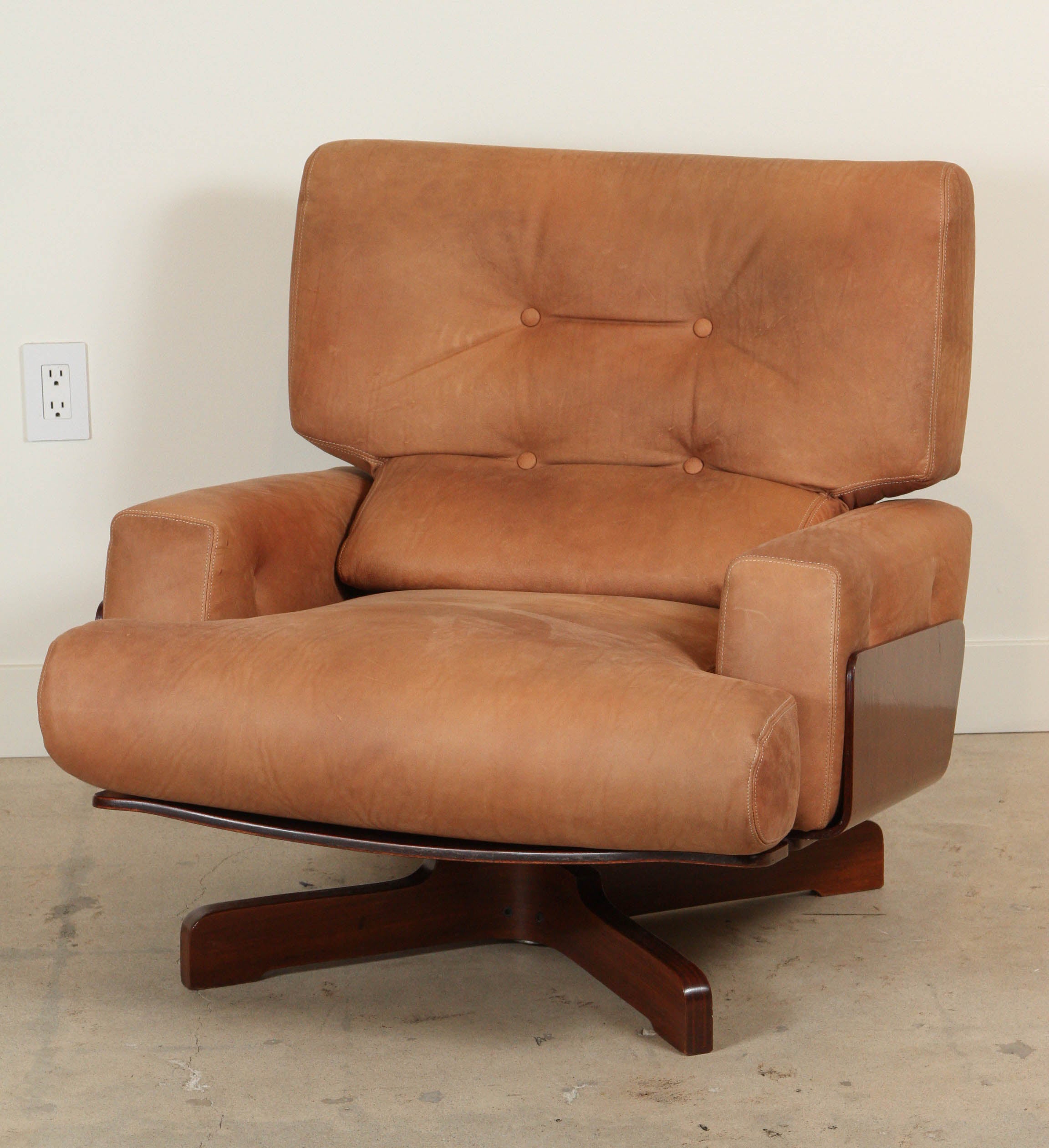 Molded Rosewood and Leather Swivel Chair by M. Taro for Cinova