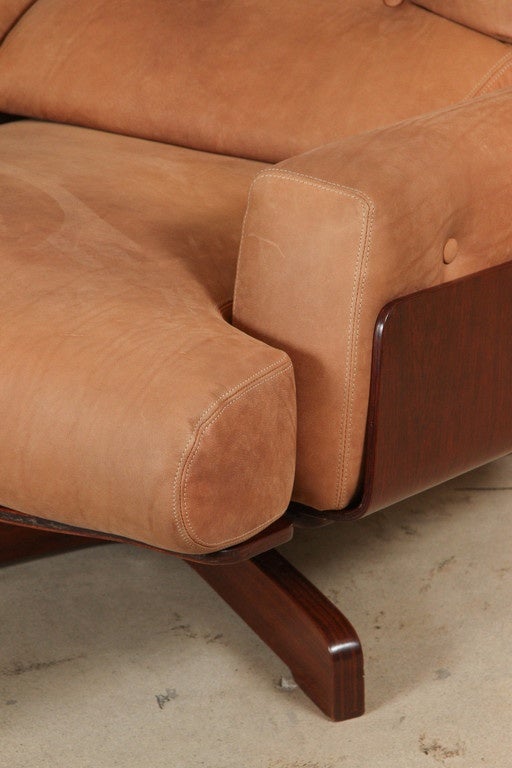 Molded Rosewood and Leather Swivel Chair by M. Taro for Cinova. 1964