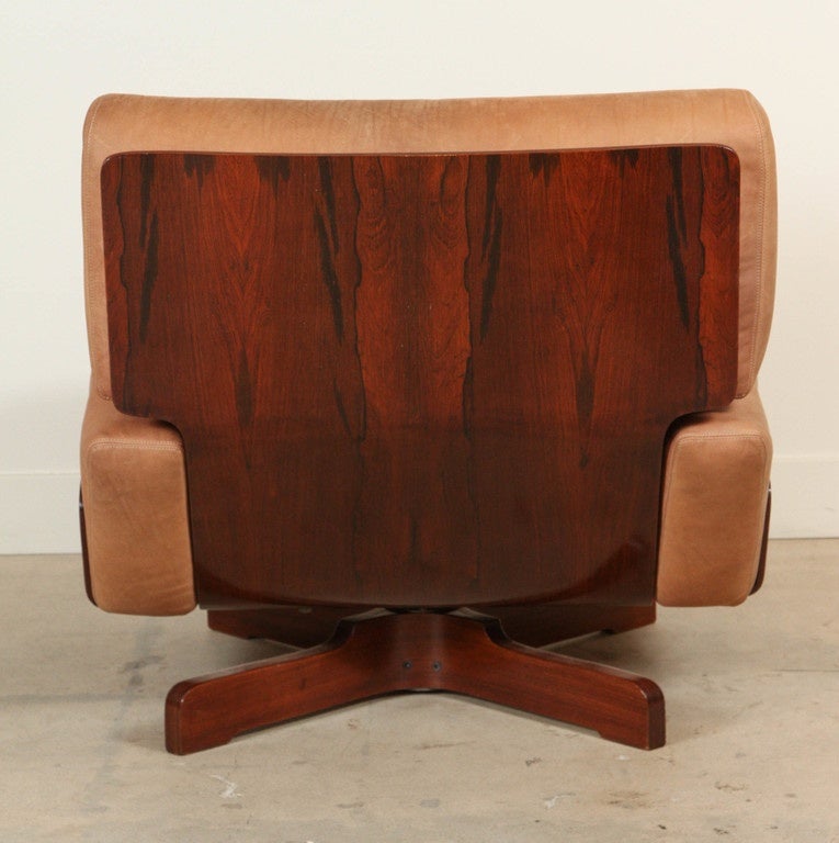 Molded Rosewood and Leather Swivel Chair by M. Taro for Cinova 1