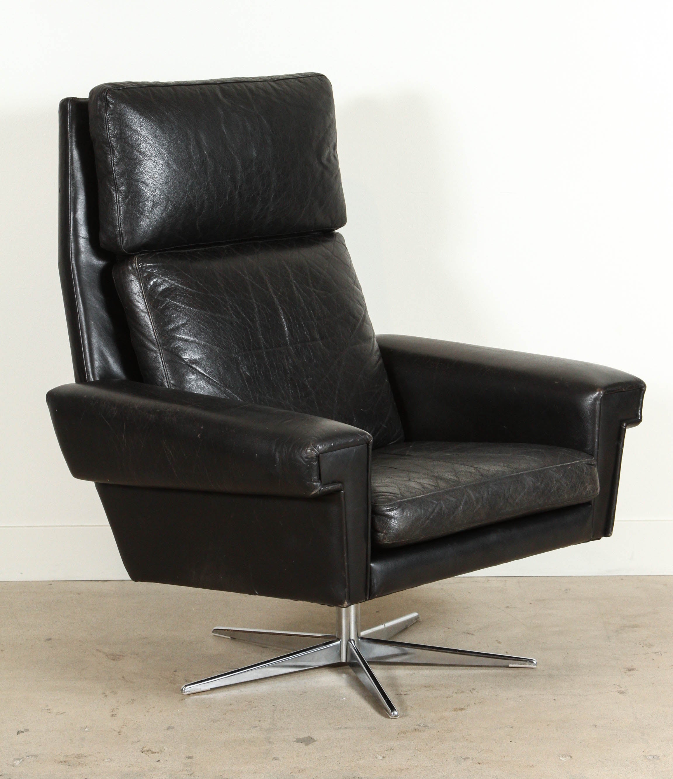 Black Leather Danish High Back Swivel Chair In Excellent Condition In Los Angeles, CA