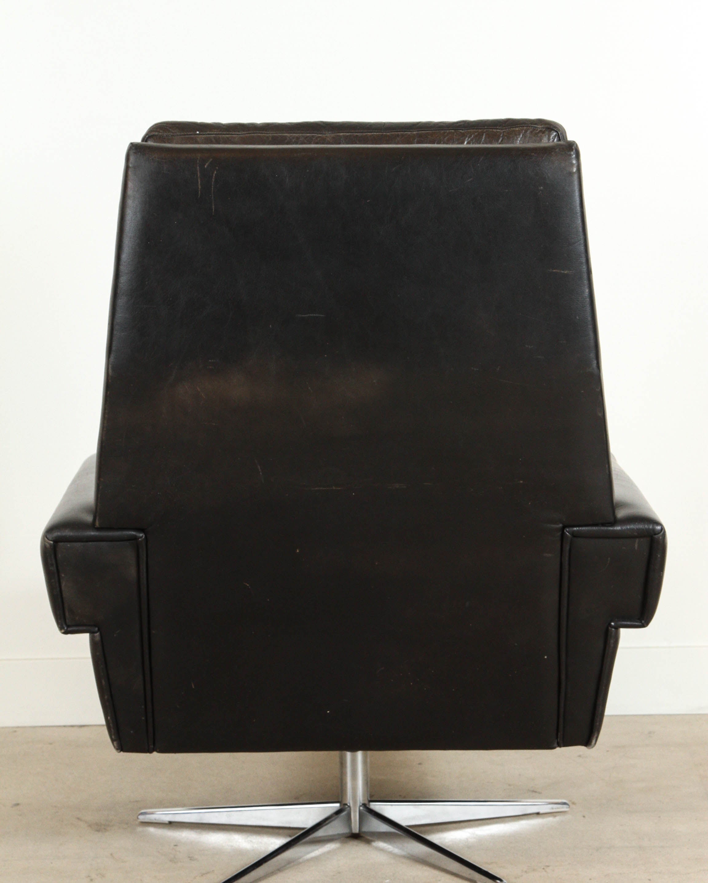 Black Leather Danish High Back Swivel Chair 1