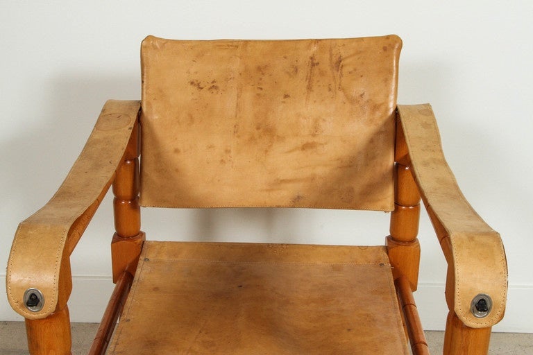 Pair of Leather and Oak Safari Chairs 1
