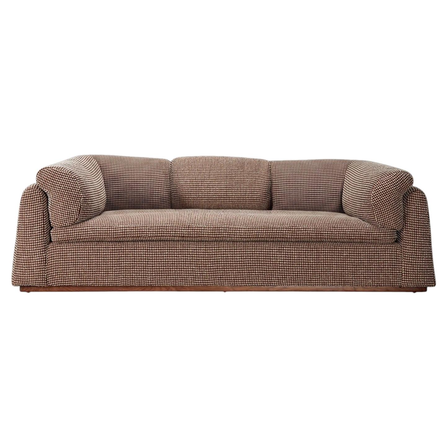 Sofá Nikolai Lafuge Buriti - Grande, cojines de tweed, sofá moderno