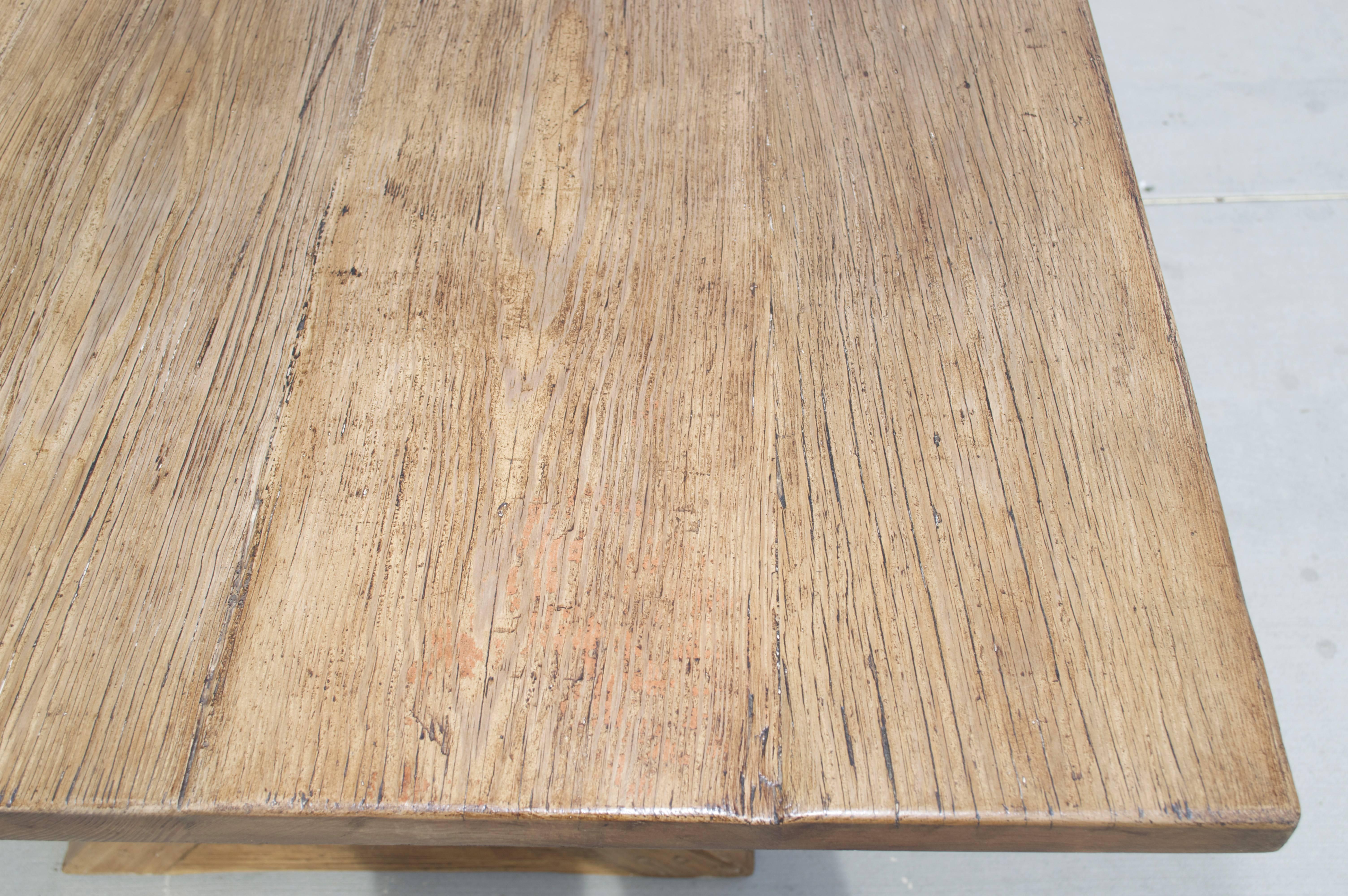 Table à tréteaux en forme de X en cœur de pin récupéré, fabriquée sur-mesure par Petersen Antiques Excellent état - En vente à Los Angeles, CA