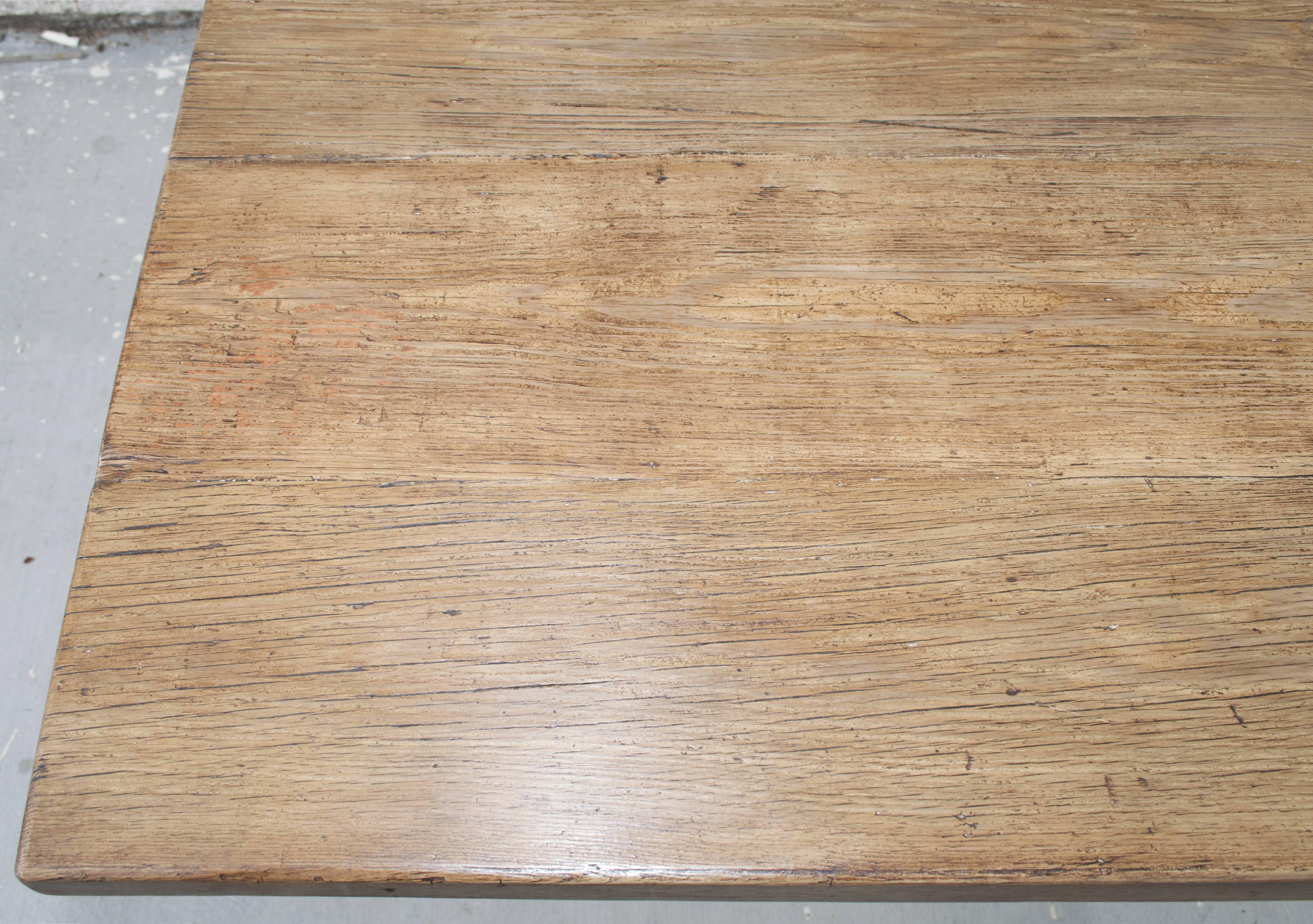 Table à tréteaux en forme de X en cœur de pin récupéré, fabriquée sur-mesure par Petersen Antiques en vente 2
