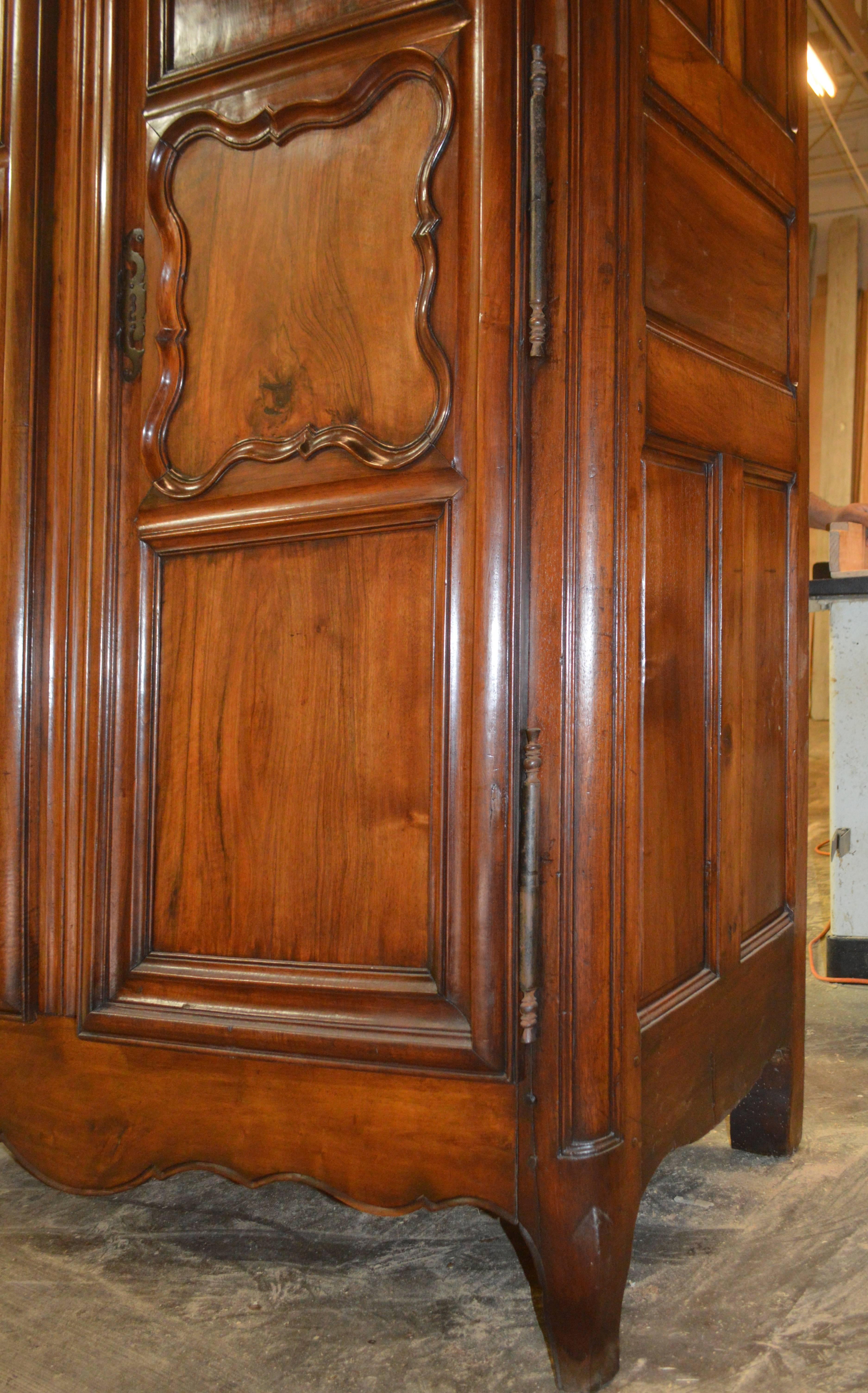 18th Century Large Louis XV Armoire in Walnut For Sale