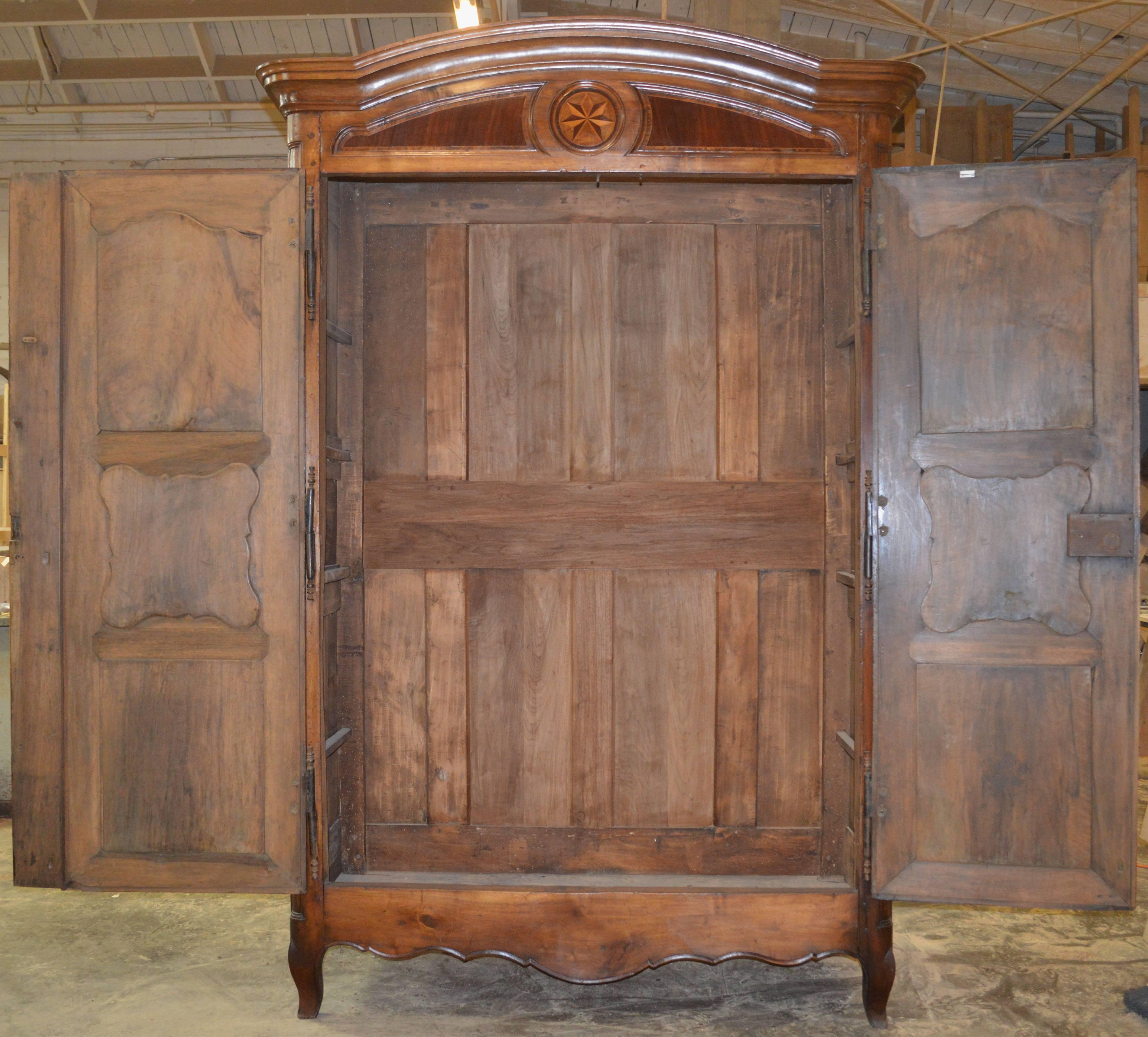 Large Louis XV Armoire in Walnut For Sale 1