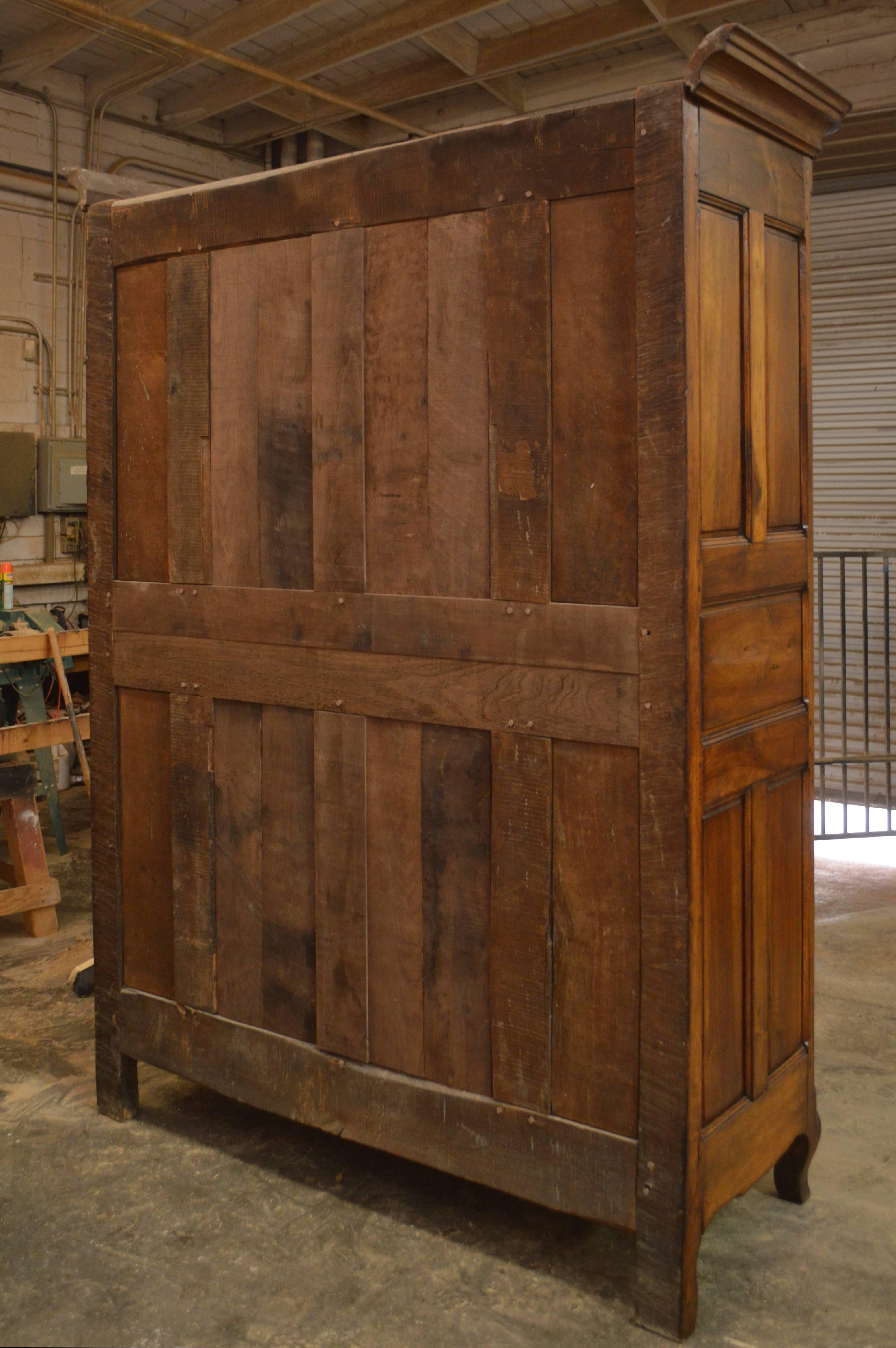 Large Louis XV Armoire in Walnut For Sale 5