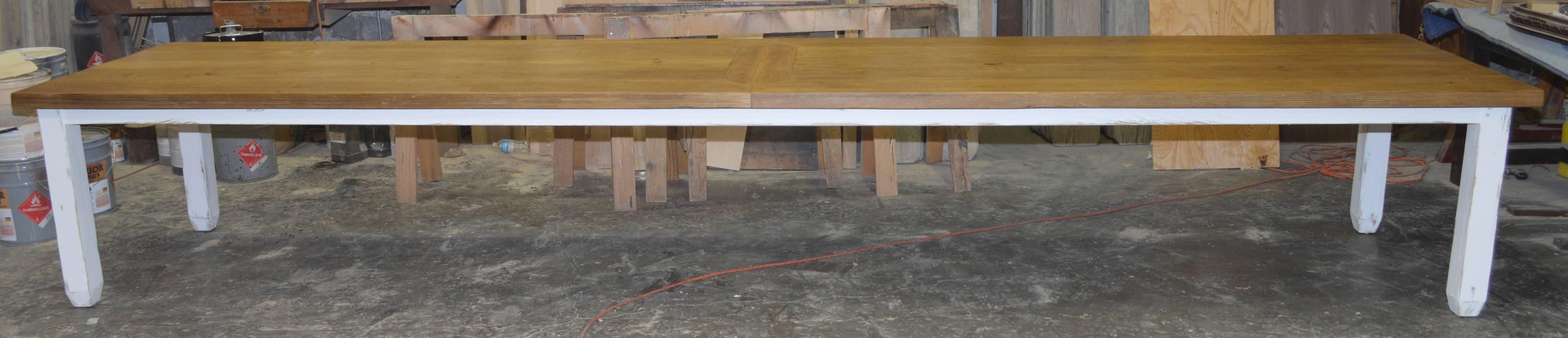 Country Table longue de ferme en cœur de pin récupéré, fabriquée sur mesure par Petersen Antiques en vente