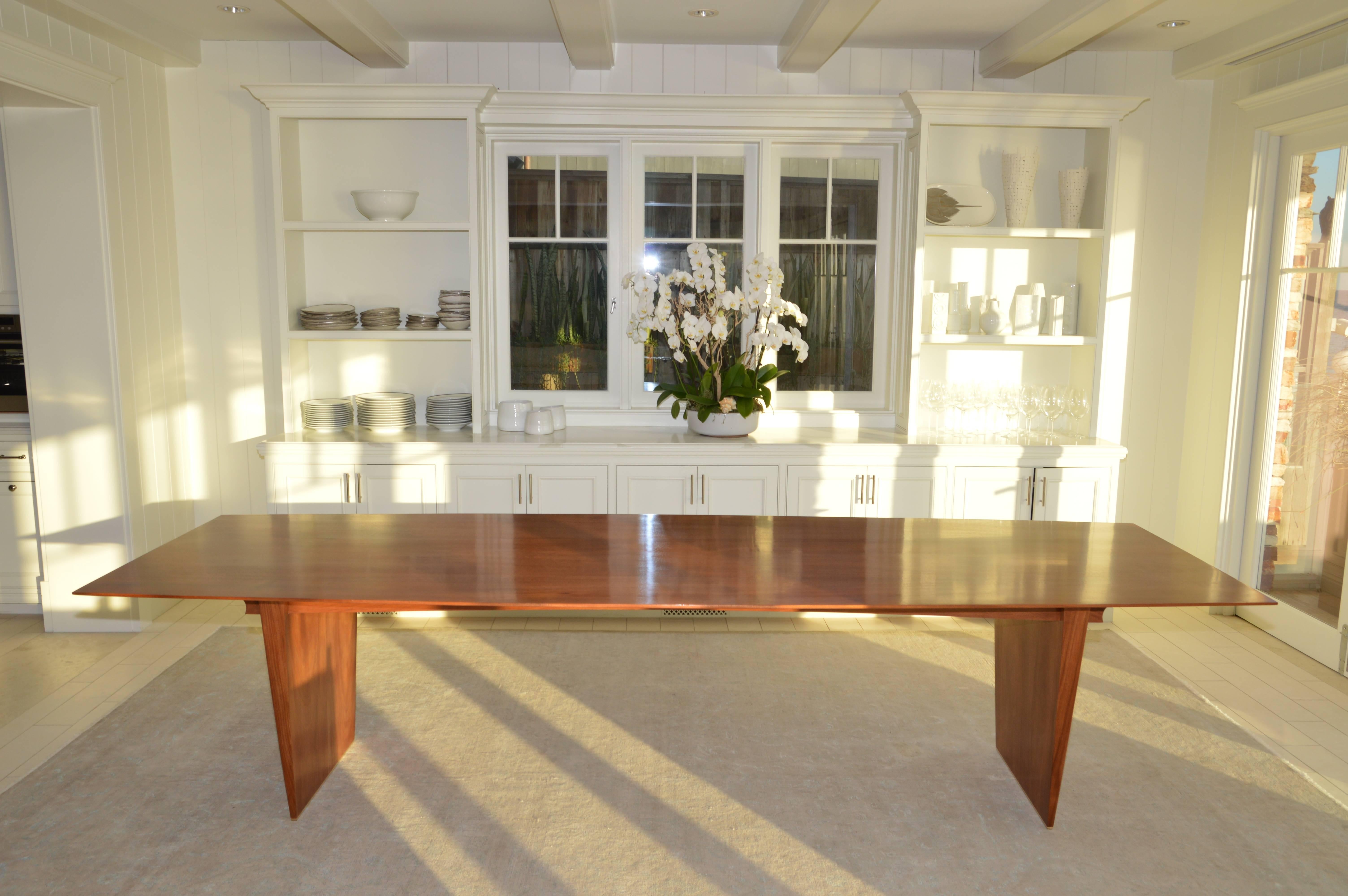 Dining Table in Solid Bookmatched Mahogany, Custom Made by Petersen Antiques In Excellent Condition For Sale In Los Angeles, CA
