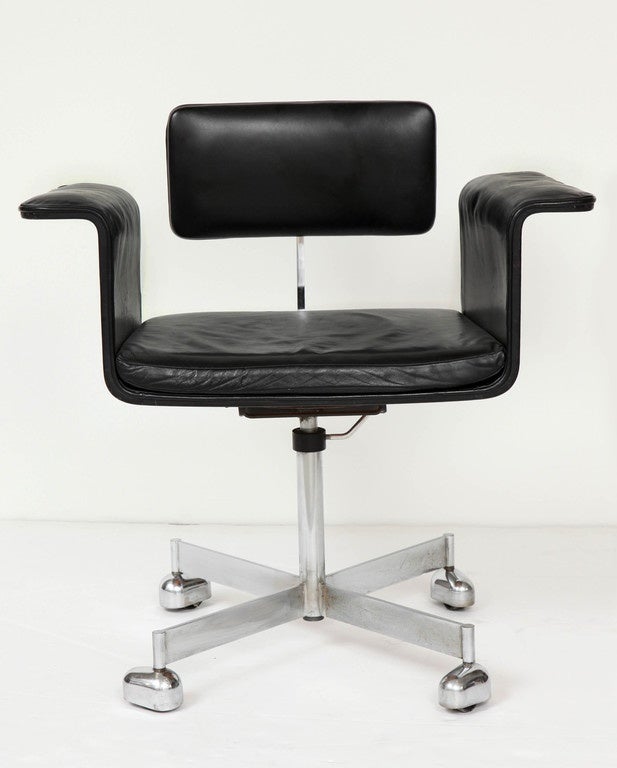 Rolling chair with adjustable seat height and back support in original black leather by Jørgen Rasmussen for Kevi. Very good patina on leather, minor age wear to chrome parts.