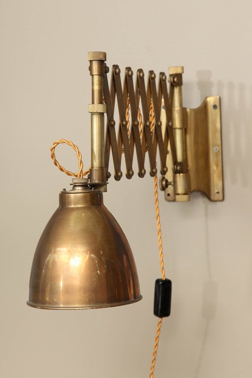 Pair of French Brass Scissor Sconces In Good Condition In New York, NY