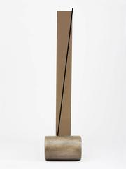 Miroir sur pied en verre et bronze de Brian Thoreen