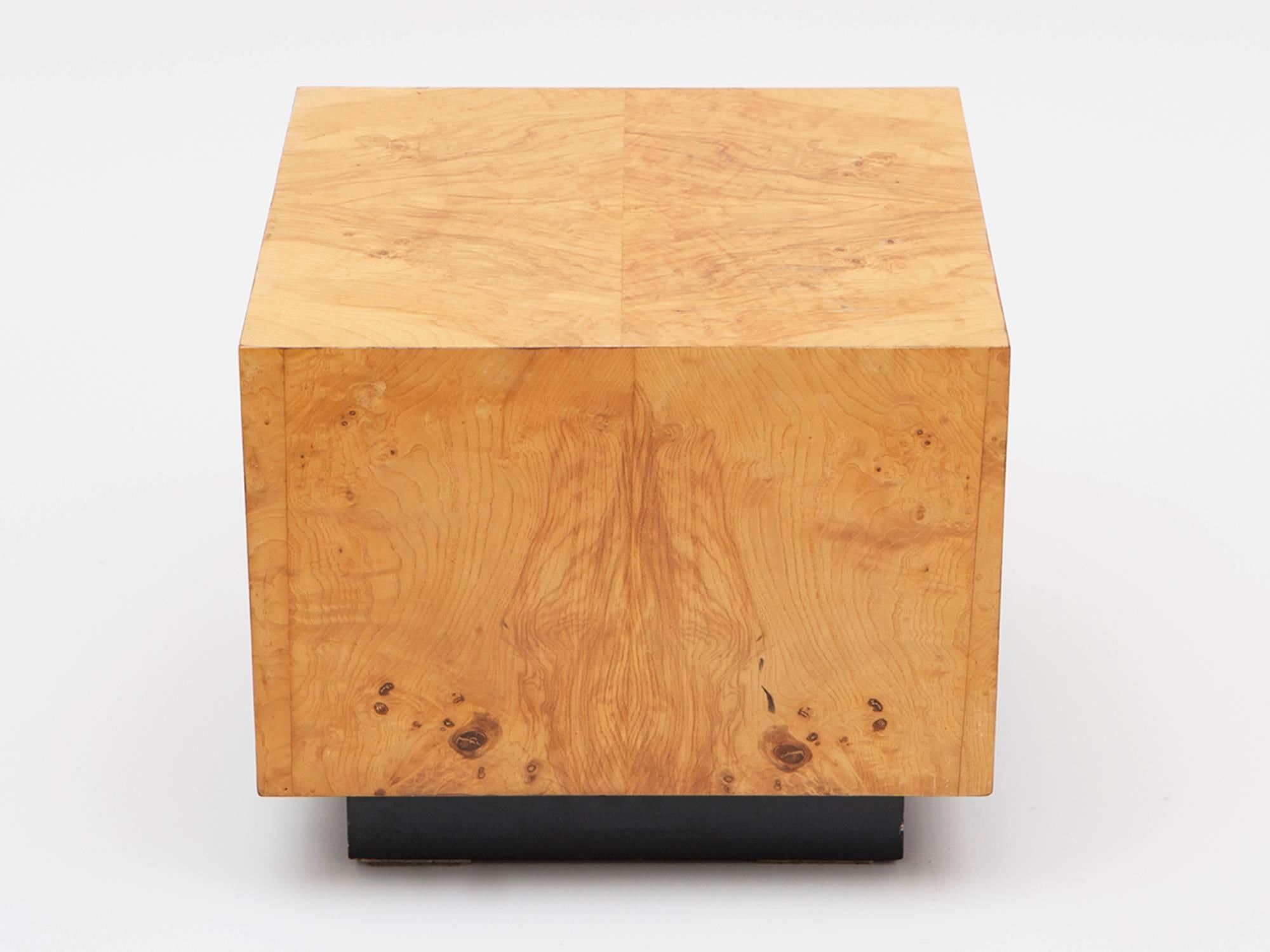 Pair of beautiful Milo Baughman cube bedside tables made of burl olivewood and with black lacquered bases. Wonderful as bedside tables, side tables, pedestals or coffee tables.