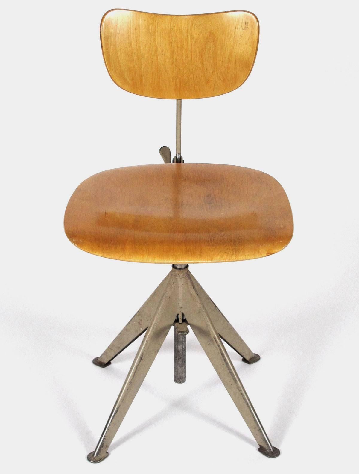 Elegant blonde wood and steel Industrial desk chair by Swedish designer Odelberg Olsen in all original condition. These chairs were imported and retailed by Knoll, and this chair was originally used in an Oregon architectural office. The seat height