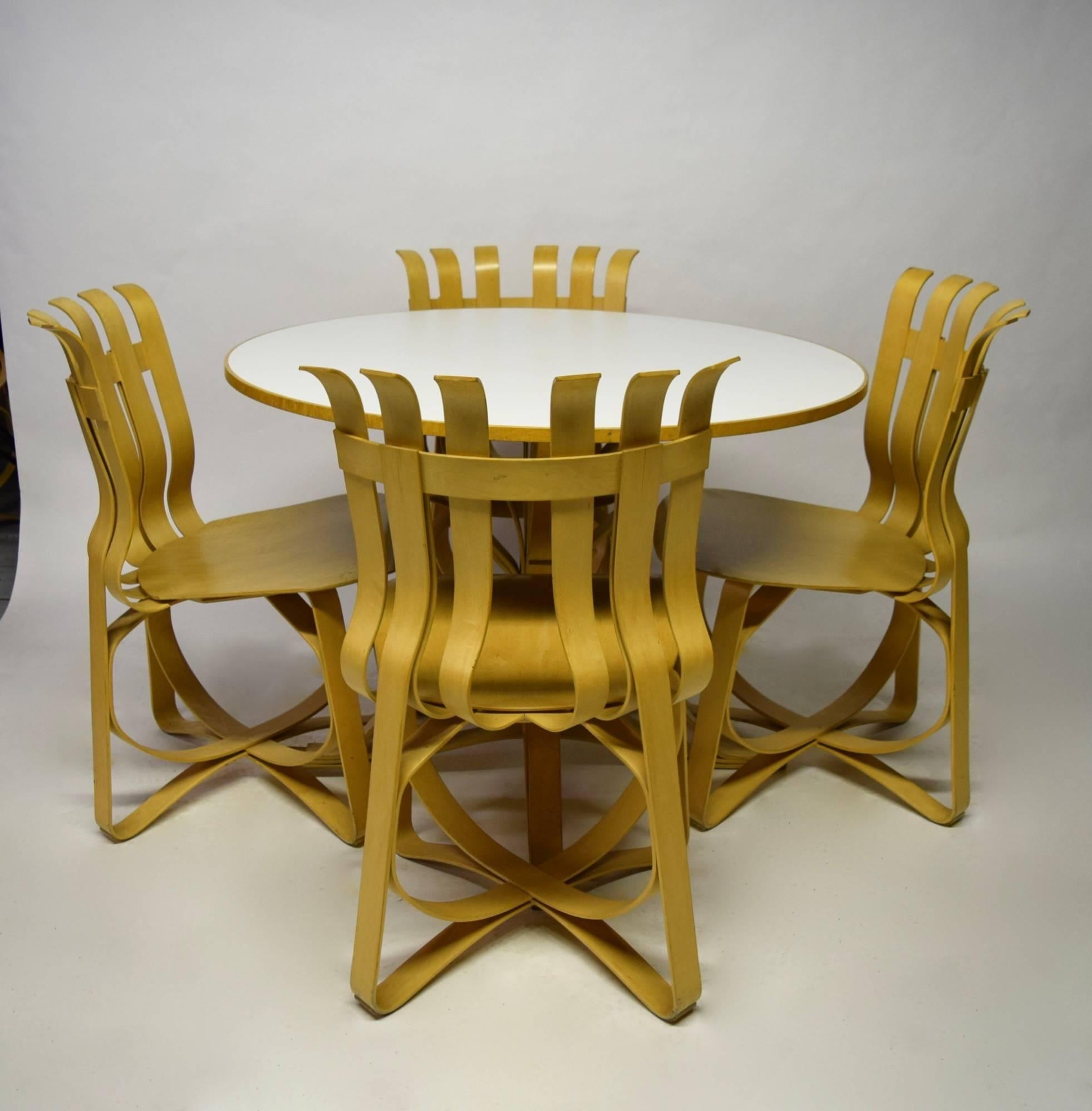 Dining Table and Four Chairs Designed by Frank Gehry for Knoll, 1997, USA In Good Condition In Jersey City, NJ