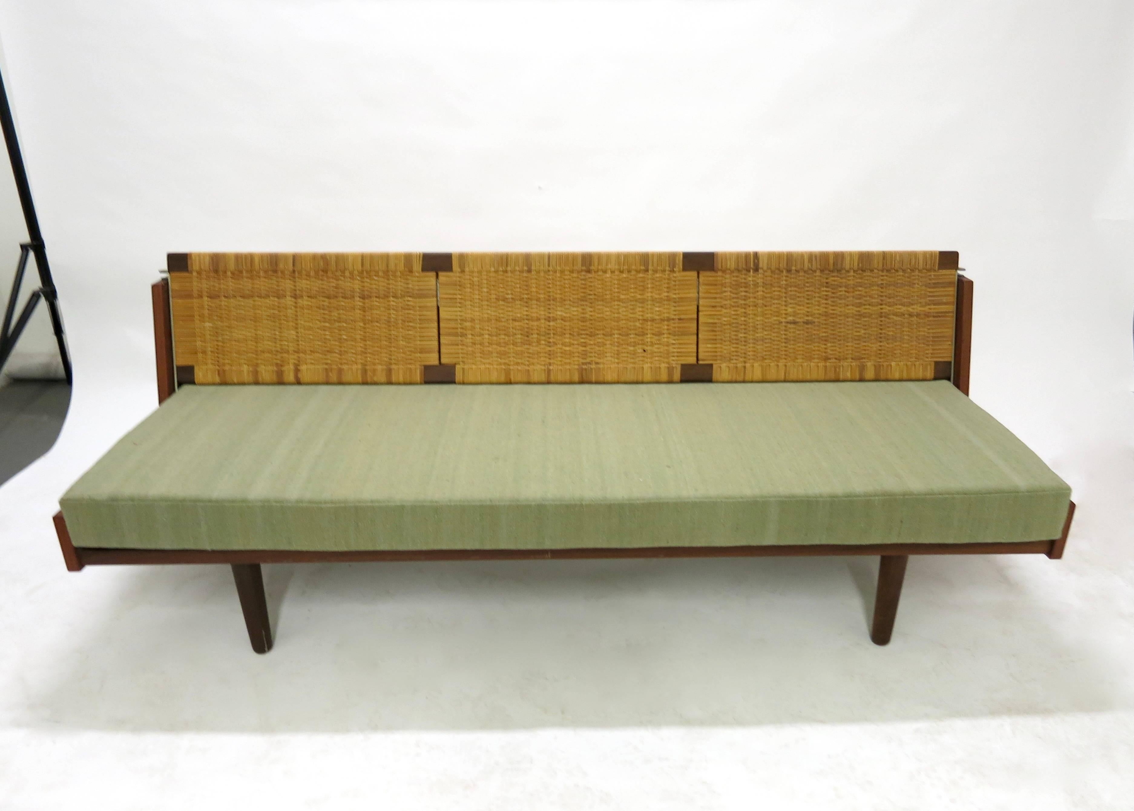 Mid-20th Century Daybed by Hans Wegner for GETAMA circa 1960 Made in Denmark
