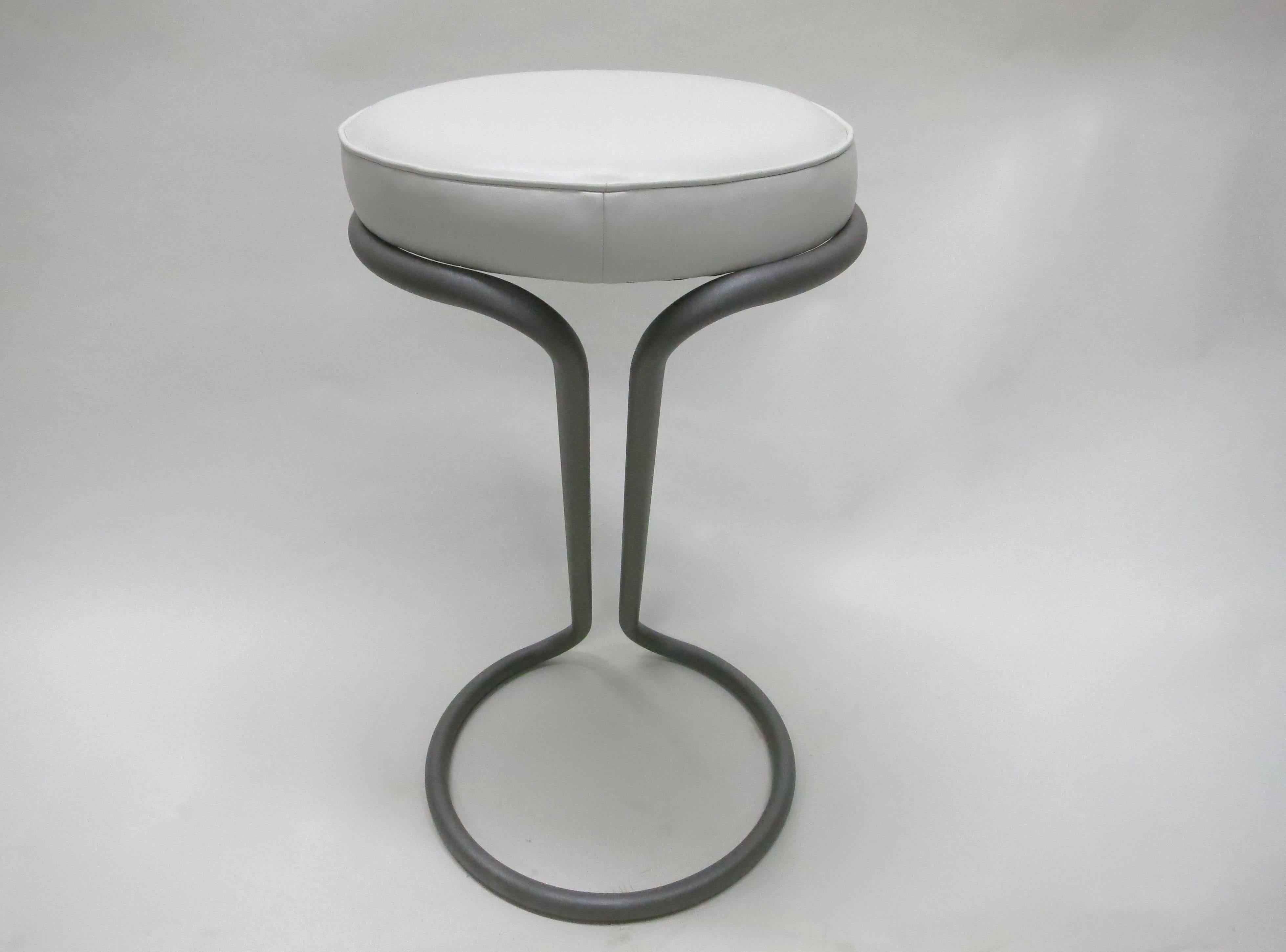 Set of 6 Z Stools by Gilbert Rohde circa 1930 Made In USA In Excellent Condition In Jersey City, NJ