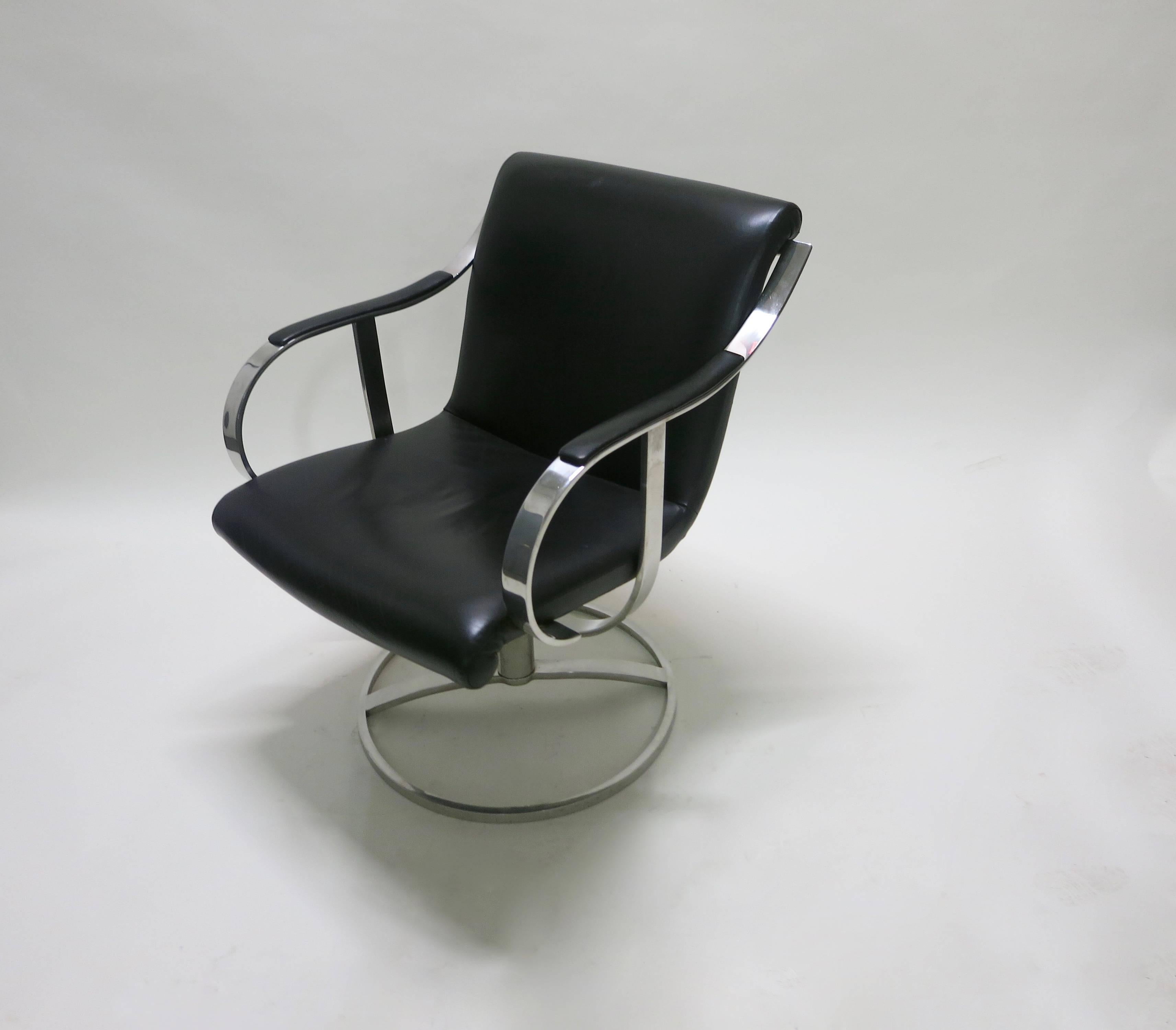 Pair of Swivel Chairs by Gardner Leaver for Steelcase, circa 1965, American In Excellent Condition In Jersey City, NJ