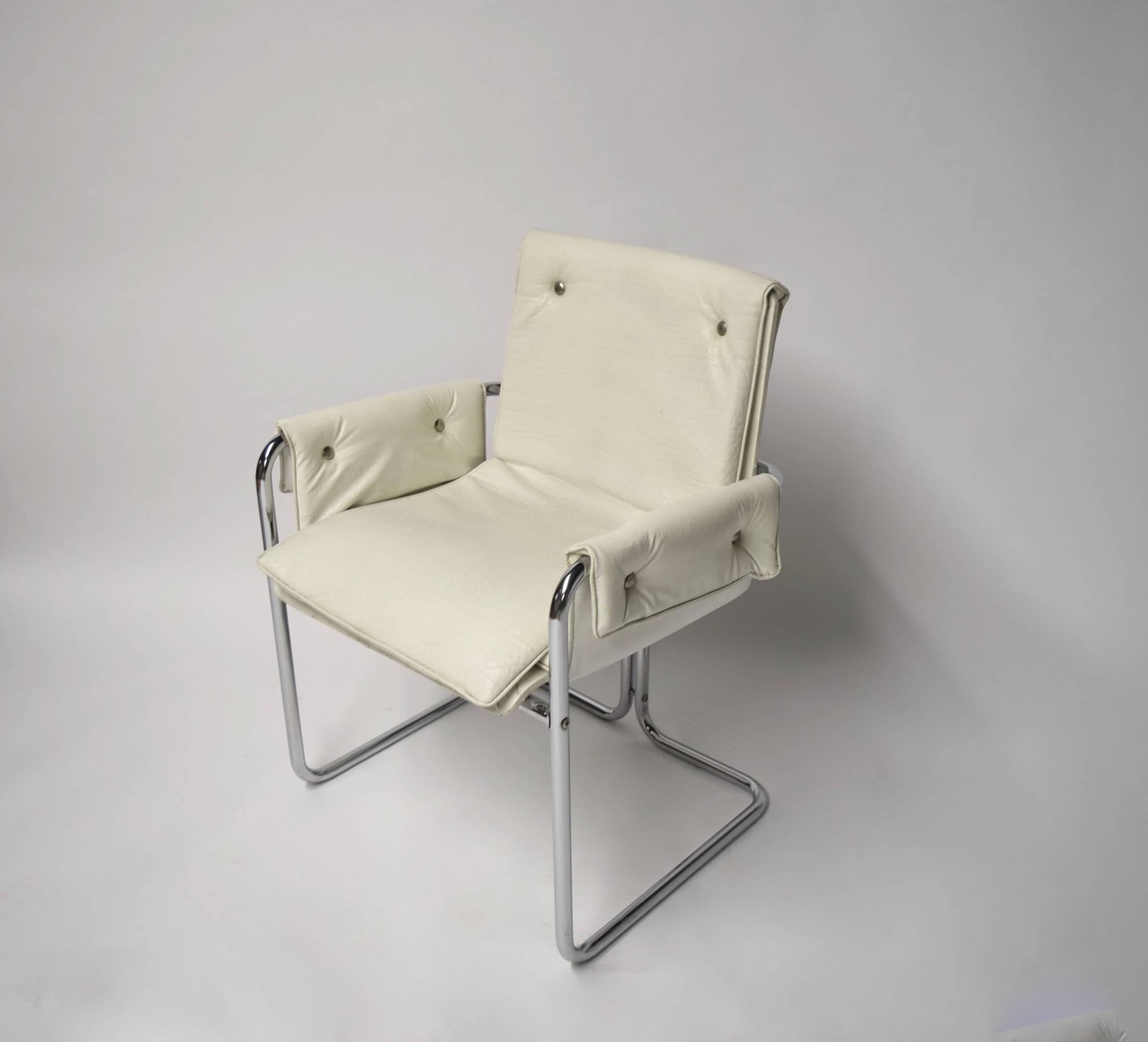 Four dining height armchairs with a chromed framed and bentwood seats with upholstered cushions in white vinyl that are secured by metal snaps.
Measures: Arm height: 23 inches.