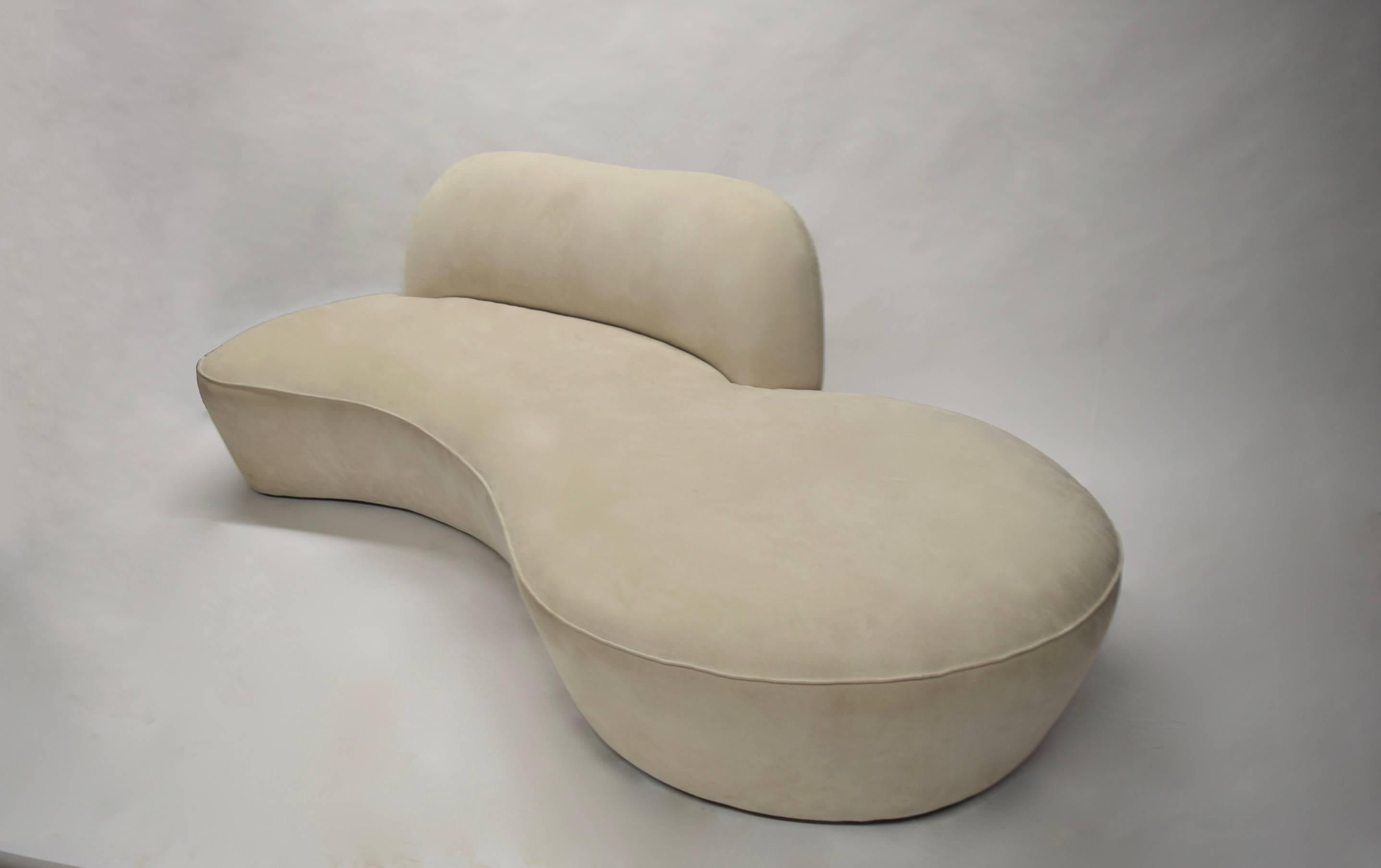 Mid-Century Modern Serpentine Sofa  Designed by Vladimir Kagan, circa 1970, Made in USA