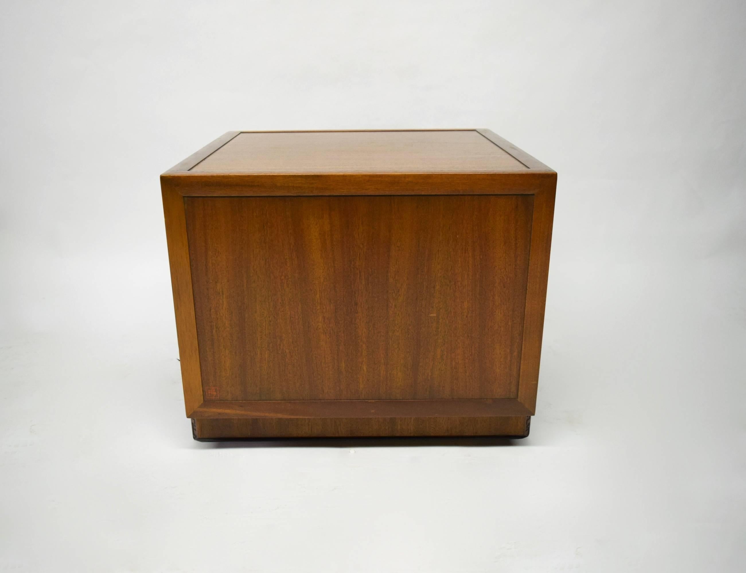 Pair of Side Tables by Frank Lloyd Wright for Heritage-Henredon, 1955-1956, USA In Excellent Condition In Jersey City, NJ