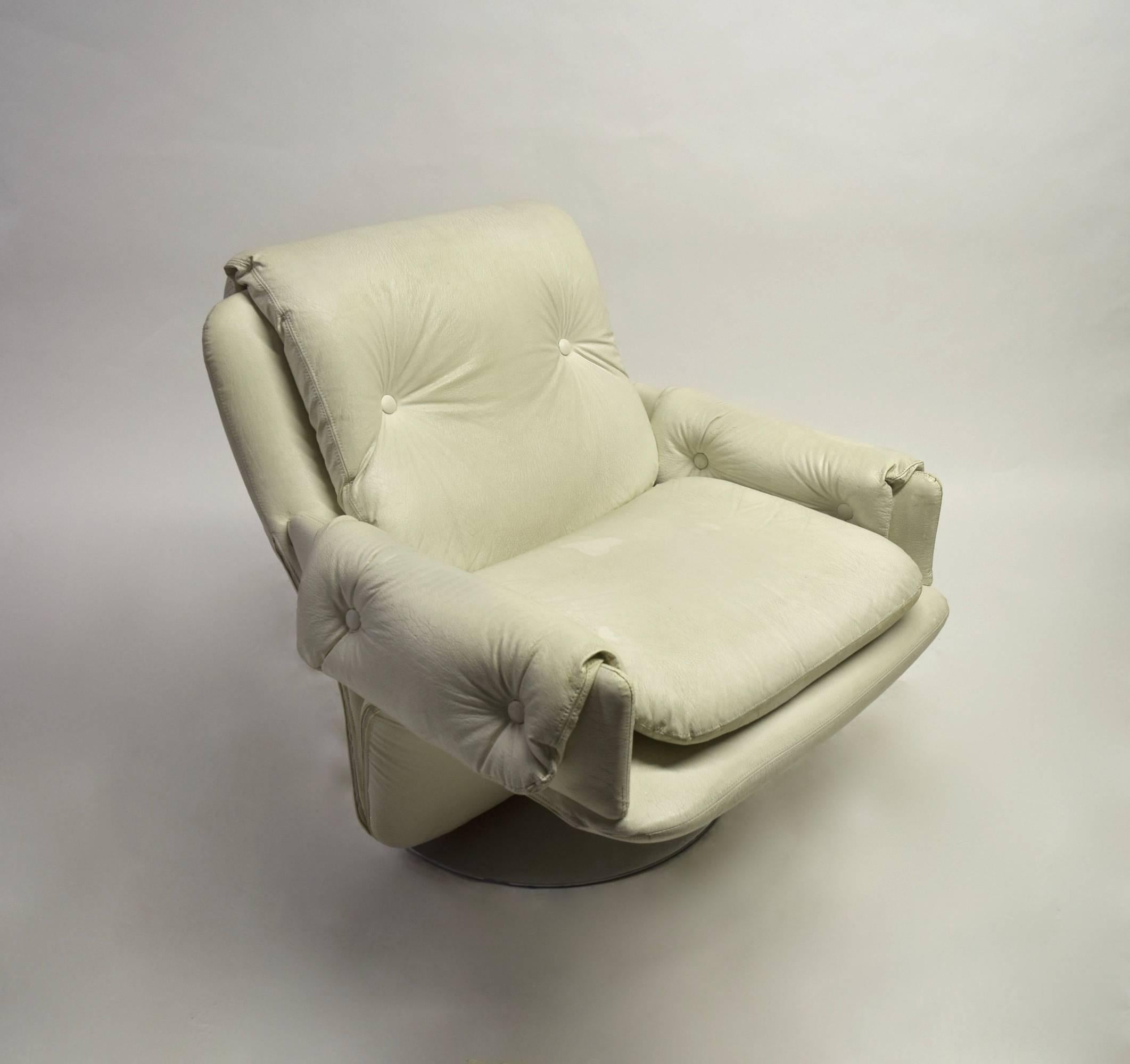 Swivel Lounge Chair, Italy, 1960s 3