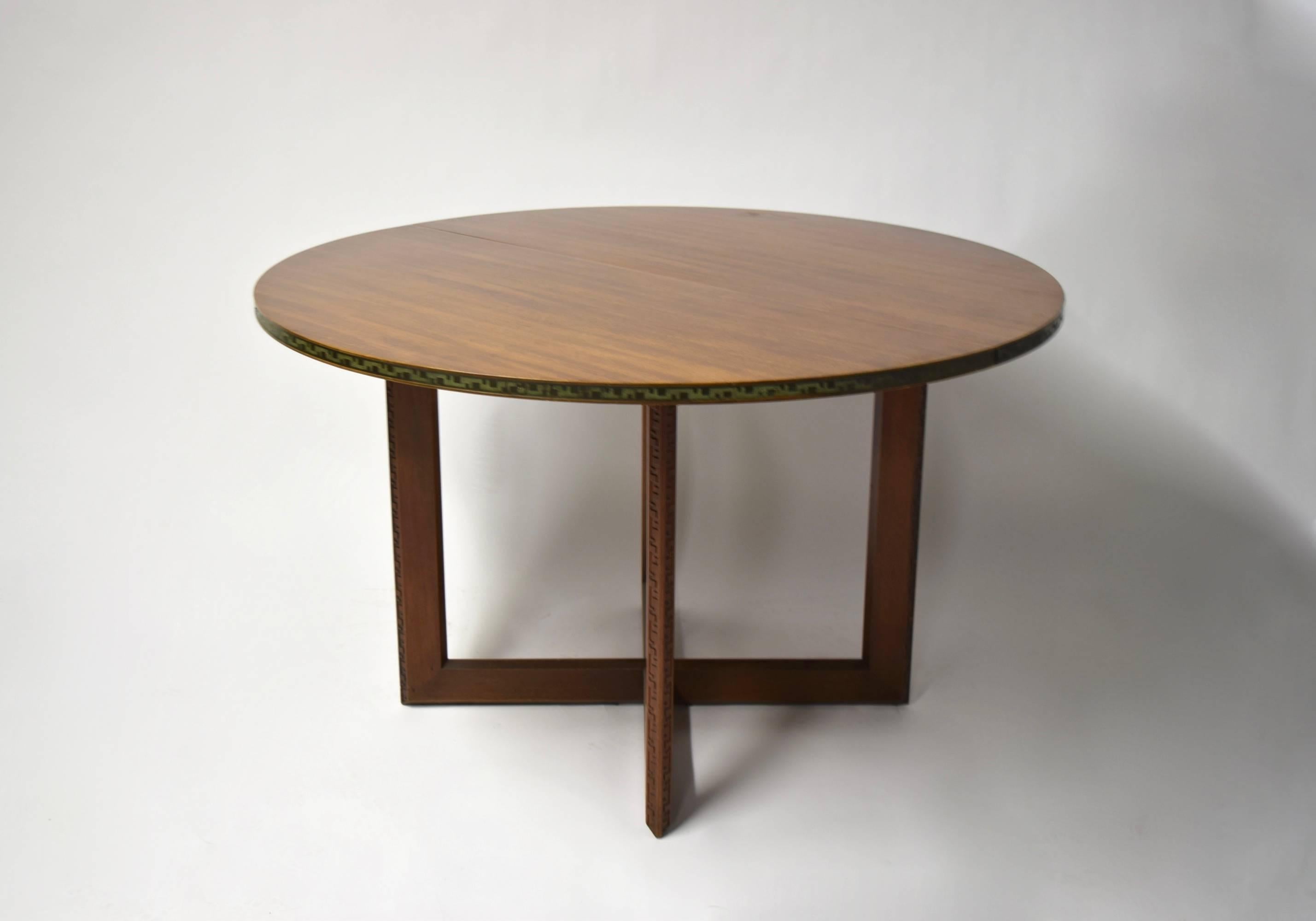 Extending Dining Table by Frank Lloyd Wright for Heritage-Henredon, USA, 1973 In Excellent Condition In Jersey City, NJ