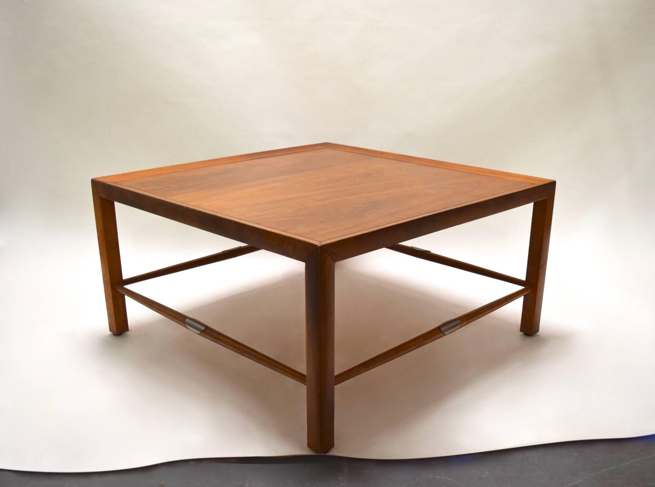 Heritage Henredon Coffee Table, USA, circa 1960 In Excellent Condition For Sale In Jersey City, NJ