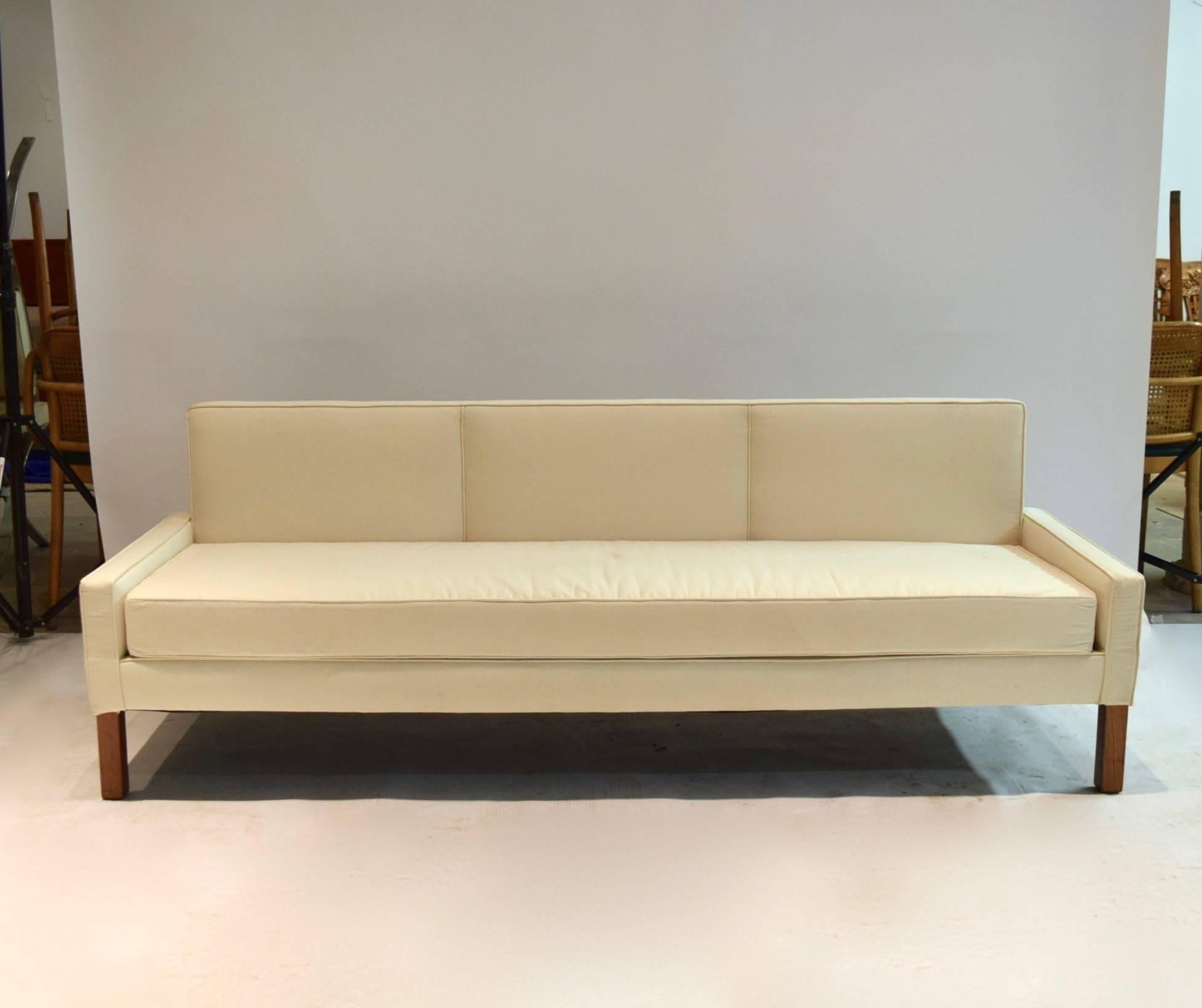 Early three-seat Widdicomb sofa in excellent condition, recently reupholstered in muslin and supported on four restored wooden legs.
Arm height: 17 inches.