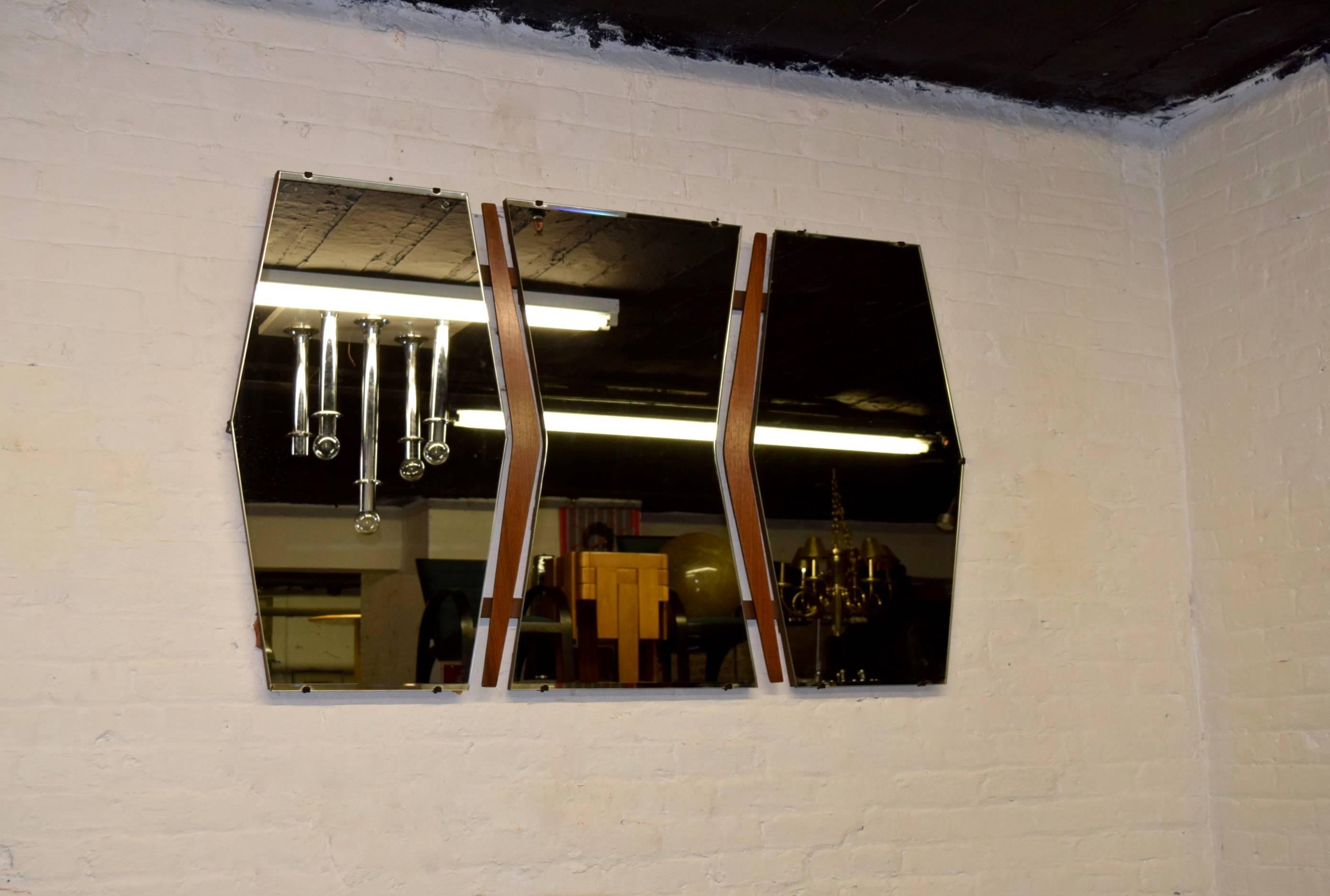 Mirror with Walnut Frame Made in America, circa 1965 In Excellent Condition In Jersey City, NJ