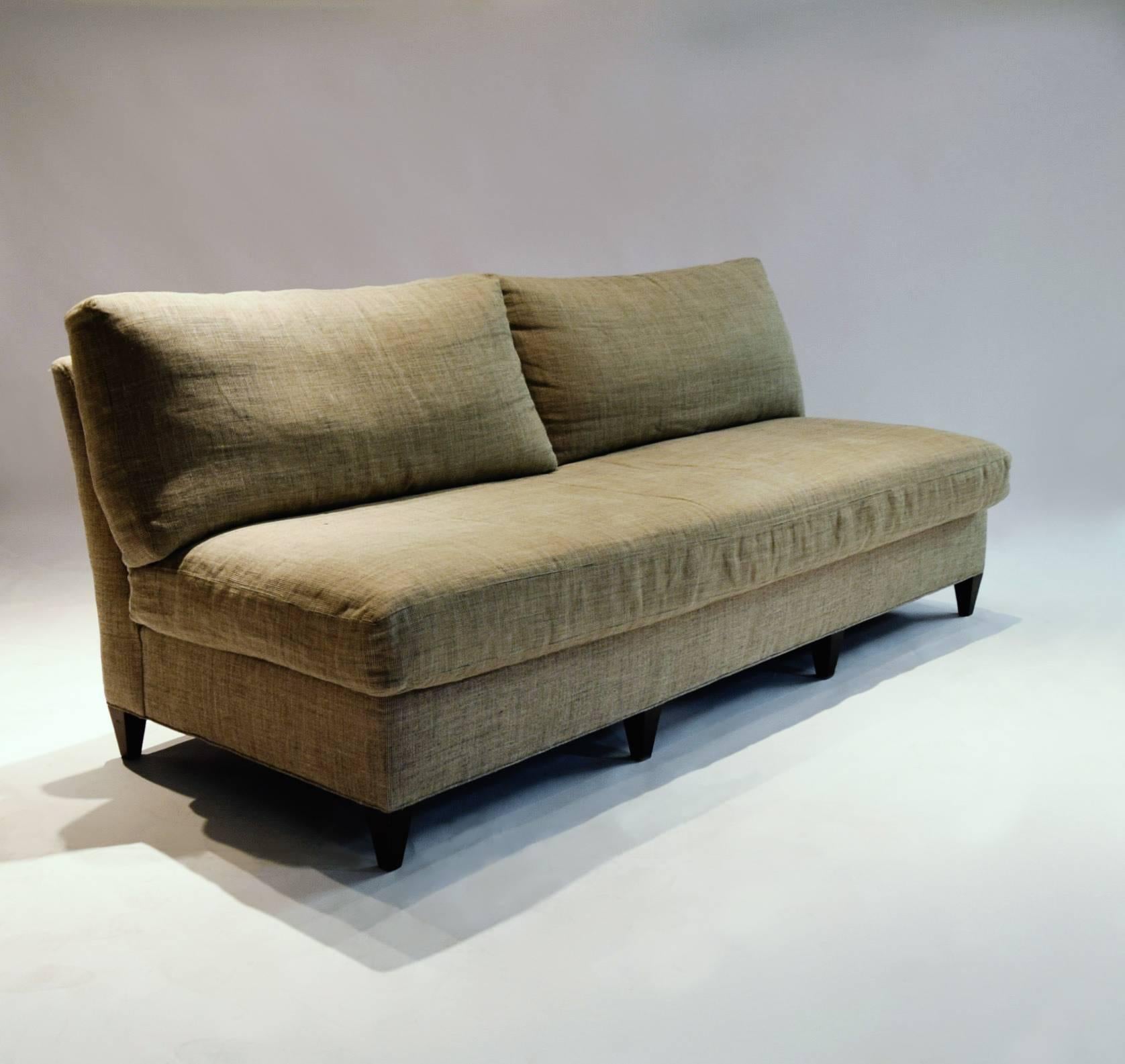 Three-Seater Sofa Upholstered in Linen, Designed by Suzanne Kasler 2006 In Excellent Condition In Jersey City, NJ