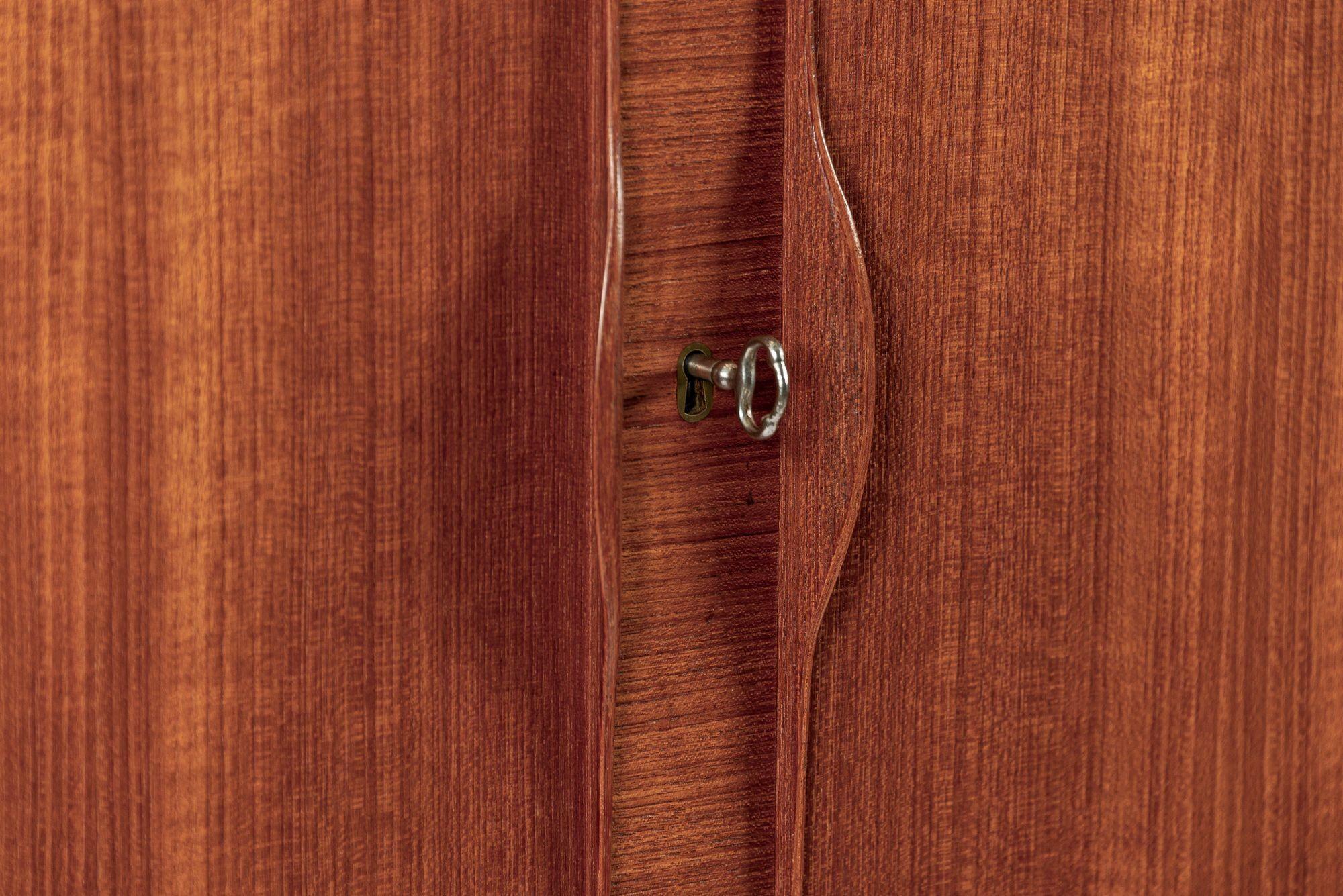 Mobile da bar angolare in legno di teak danese del metà del secolo scorso 1960 in vendita 3