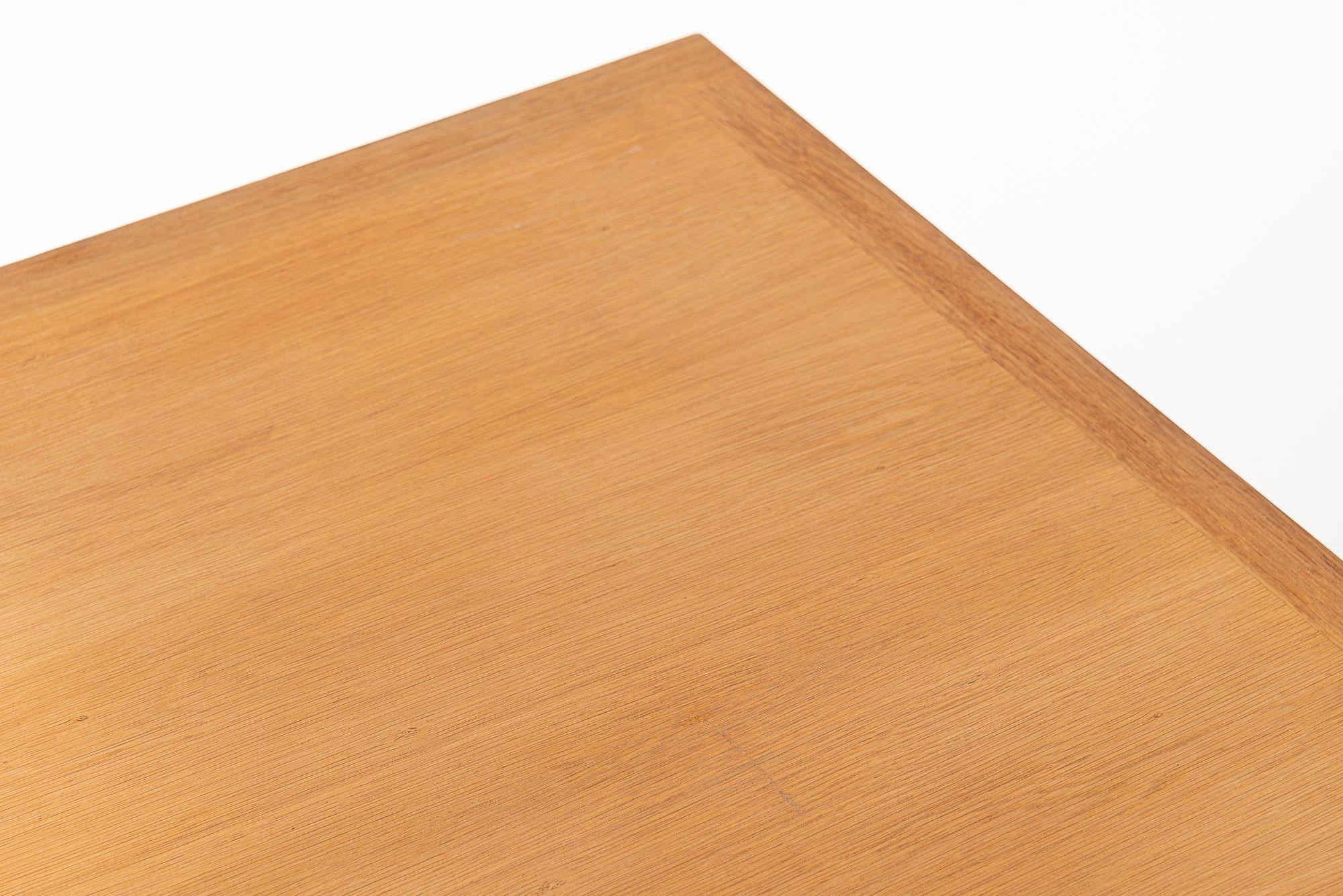 Bois Table basse carrée danoise du milieu du siècle en Oak Wood par Borge Mogensen en vente