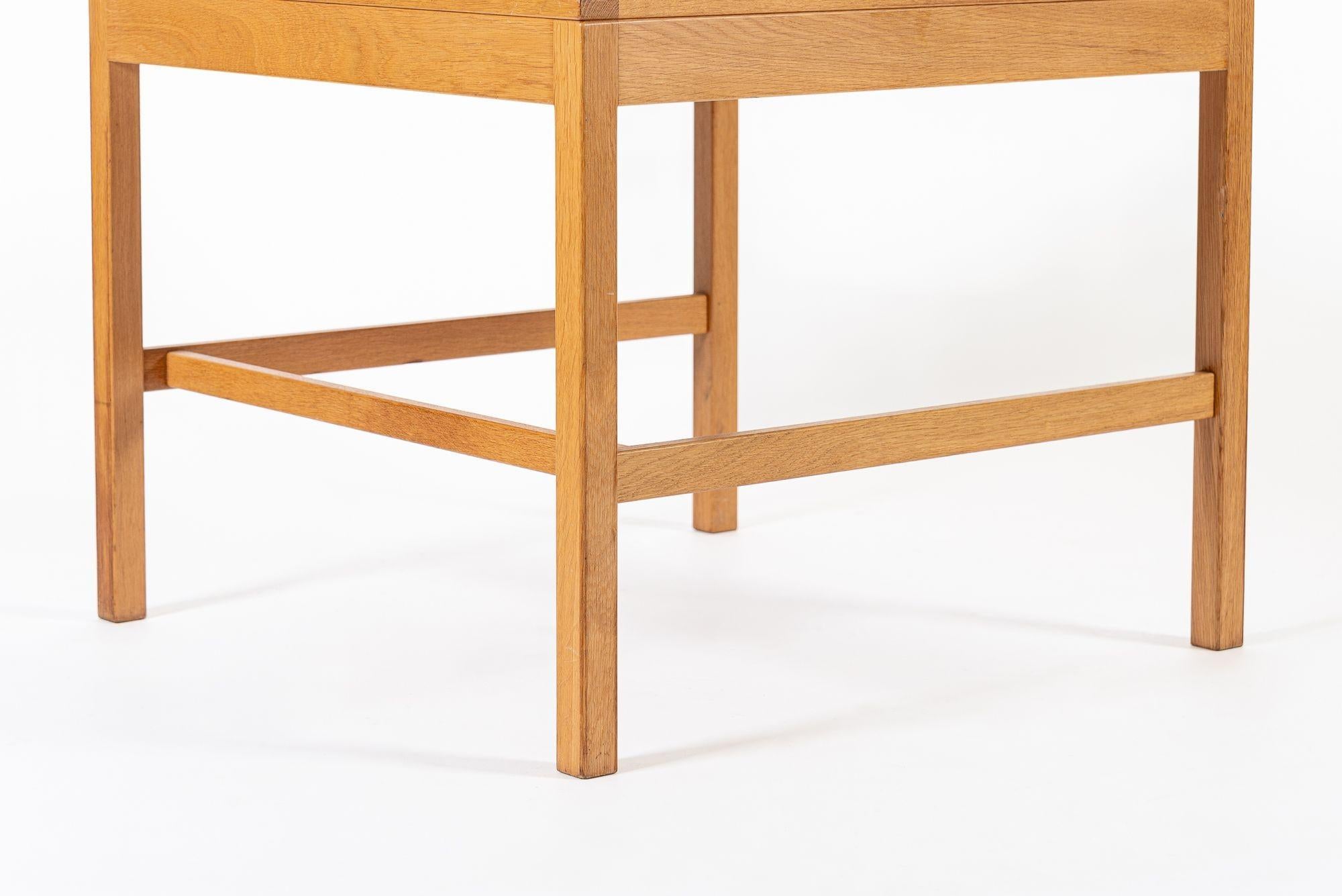 Table basse carrée danoise du milieu du siècle en Oak Wood par Borge Mogensen en vente 2