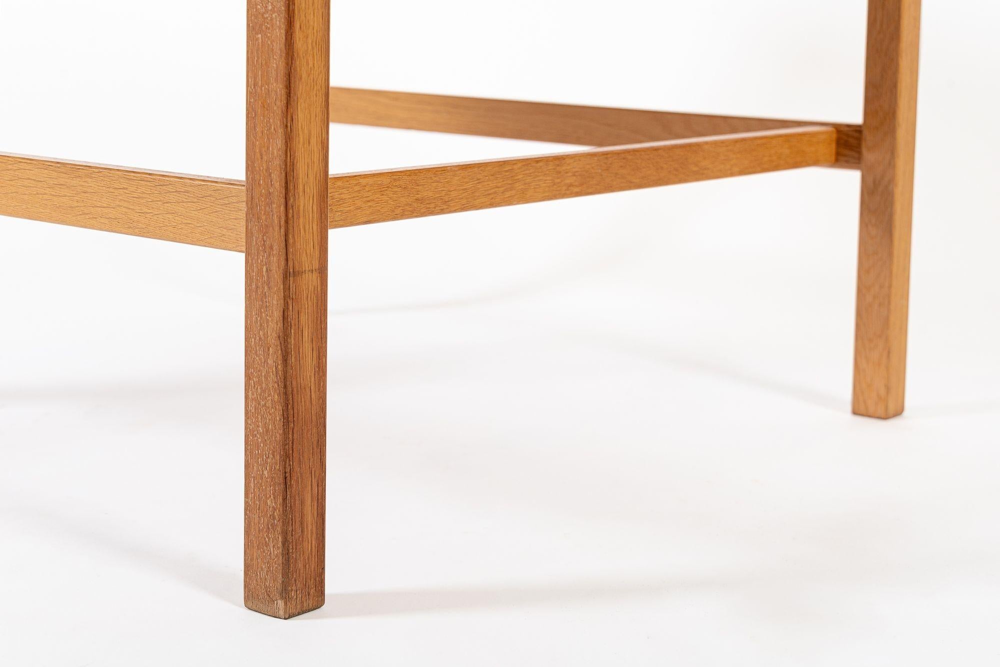 Table basse carrée danoise du milieu du siècle en Oak Wood par Borge Mogensen en vente 5