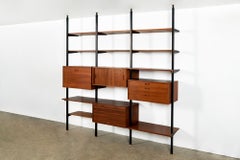 Mueble de pared modular de tres compartimentos «OMNI» de George Nelson, de los primeros tiempos, en madera de nogal, de Structural Products