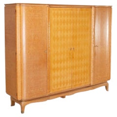 Antiker europäischer Art-déco-Kleiderschrank aus hellem Holz, 1940er Jahre, Verkauf im Ist-Zustand