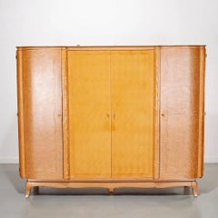 Antiker europäischer Art-déco-Kleiderschrank aus hellem Holz, 1940er Jahre, Verkauf im Ist-Zustand