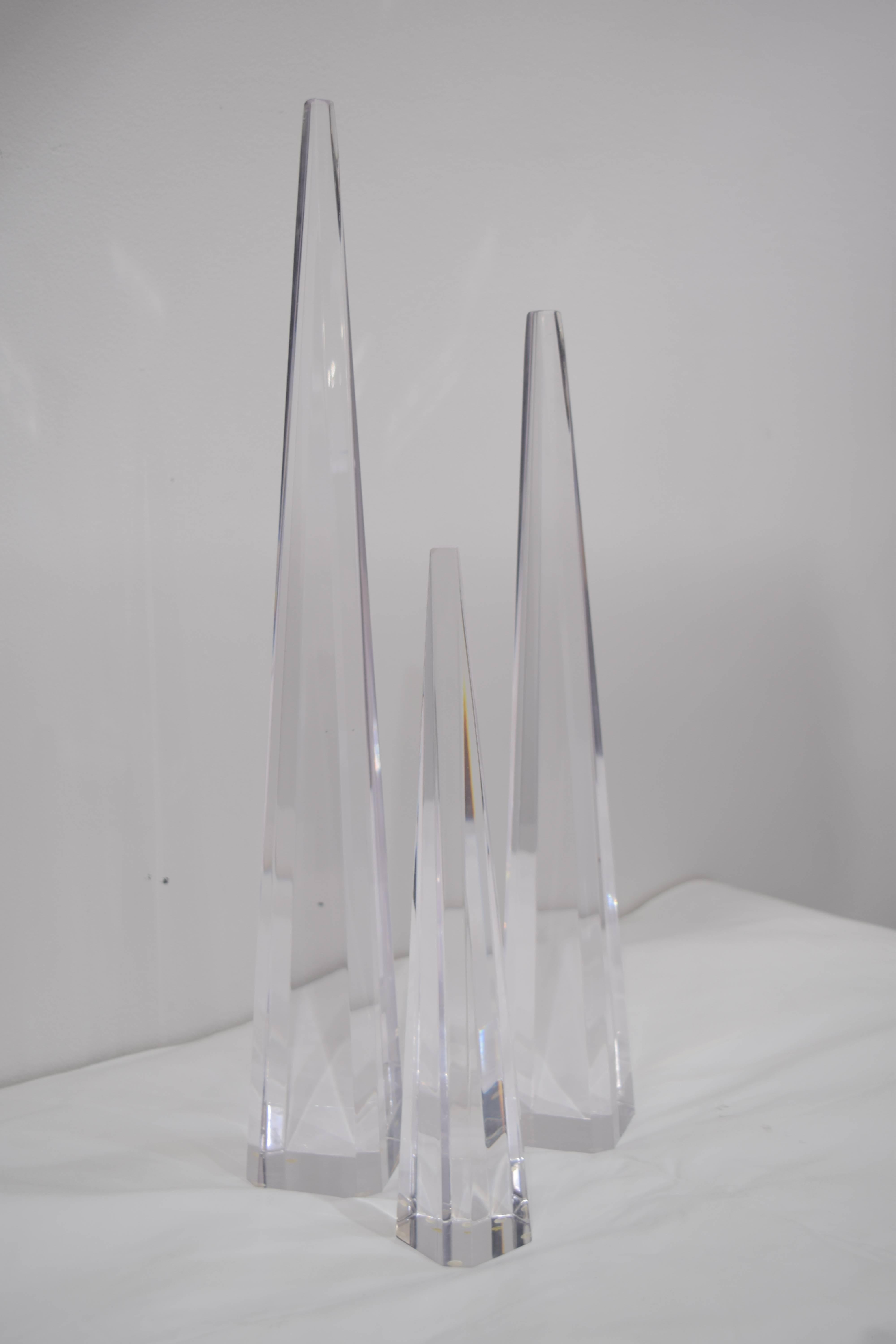 Set of Lucite obelisk sculptures from the Mid-Century. 
The largest of the obelisk: H 20