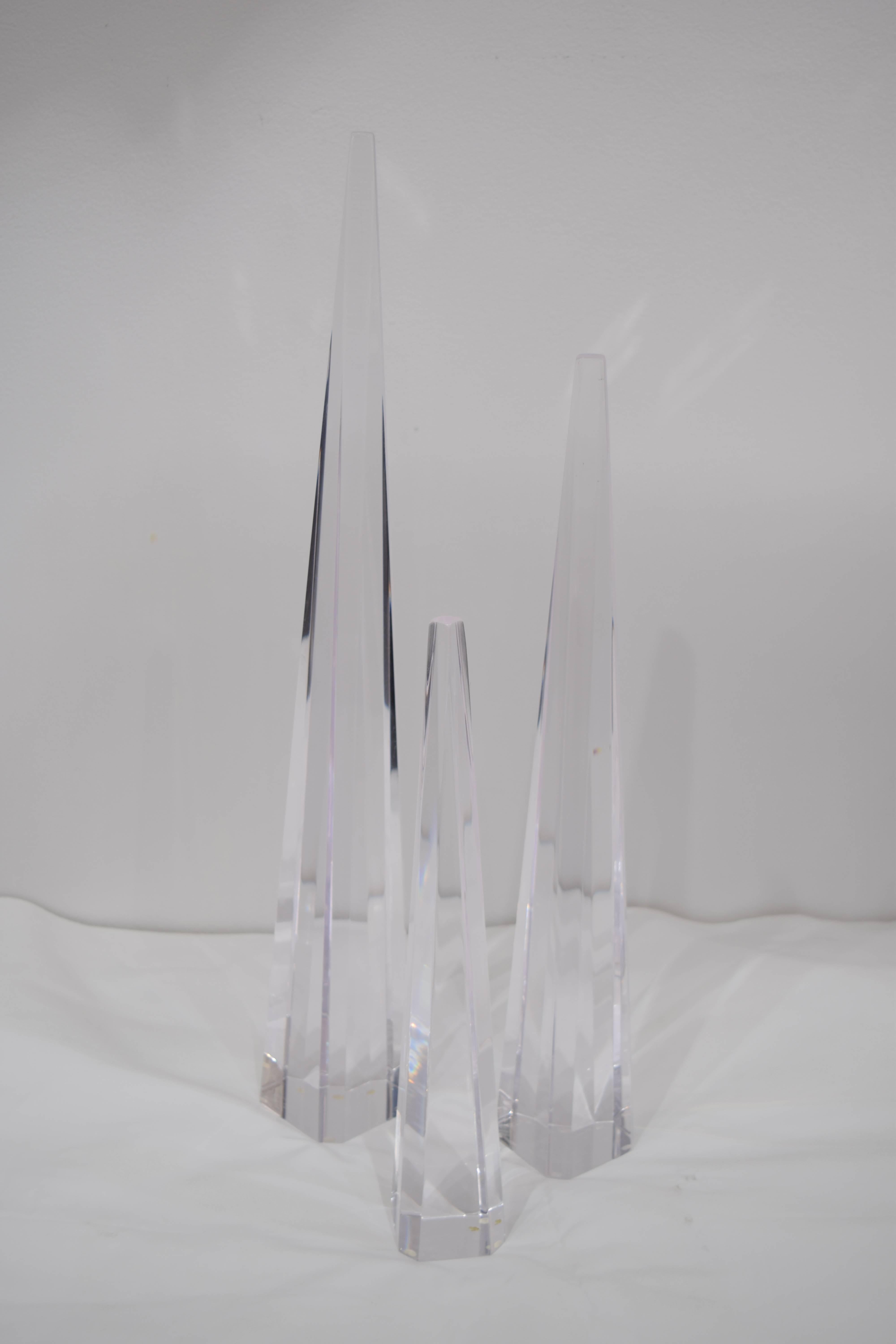 Set of Three Lucite Obelisk Sculptures In Excellent Condition In New York, NY