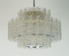 3-stufiger Vintage-Kronleuchter aus den 1960er Jahren im Mid-Century-Stil aus Doria-Eisglas mit 45 Glasröhren