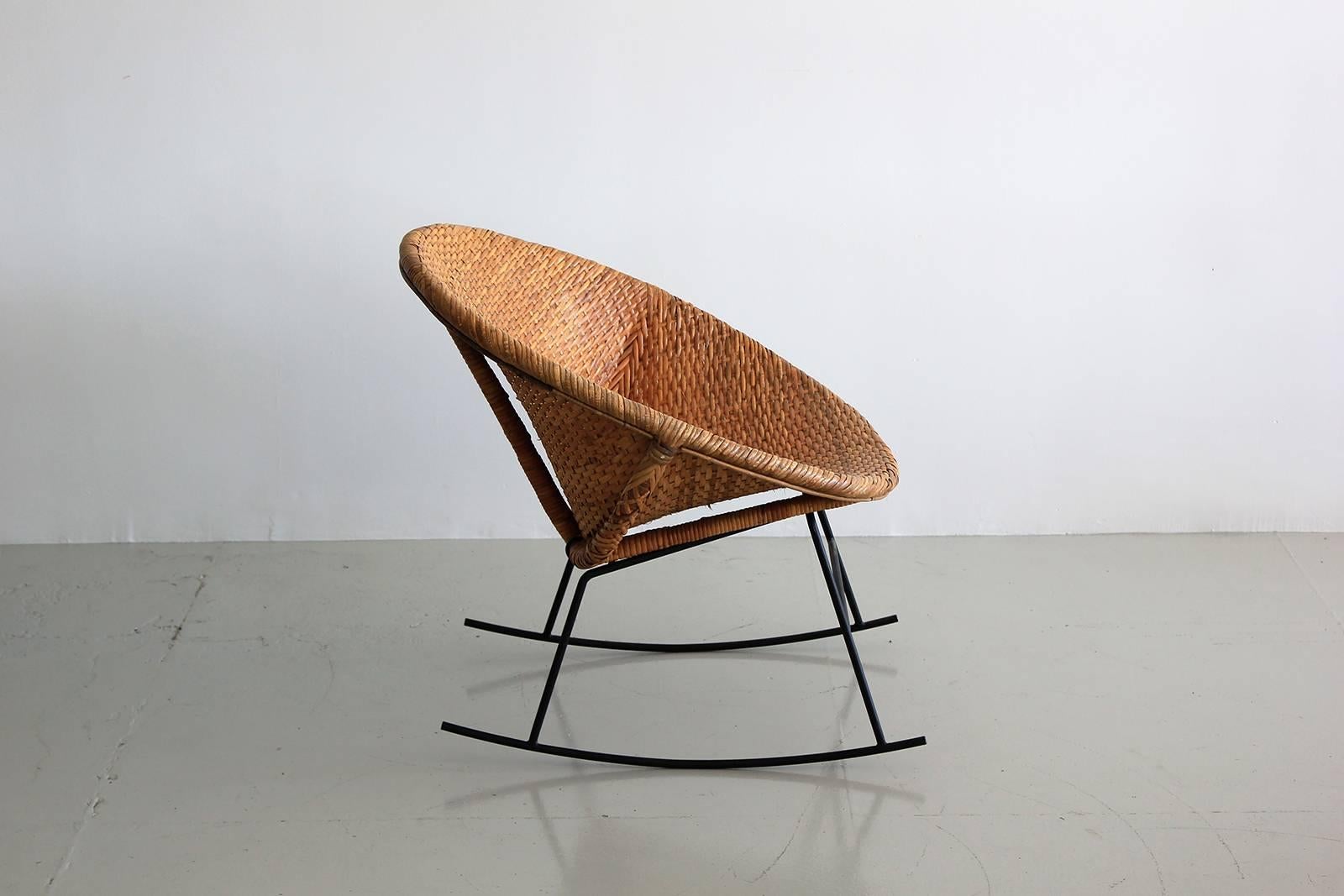 Great flat-woven wicker rocker with bucket seat and black iron frame.
Fantastic shape and condition.