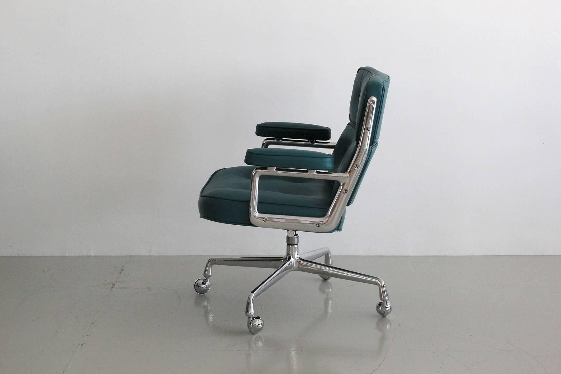 Aluminum Eames Time Life Chair