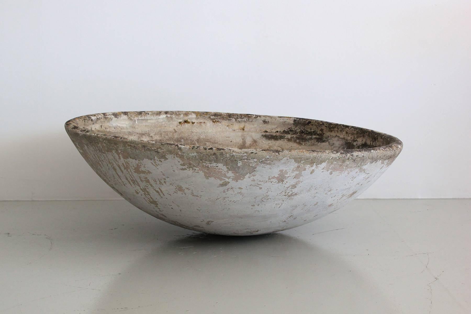 Extra large concrete bowl by Swiss Architect Willy Guhl for Eternit. 
Gorgeous patina.