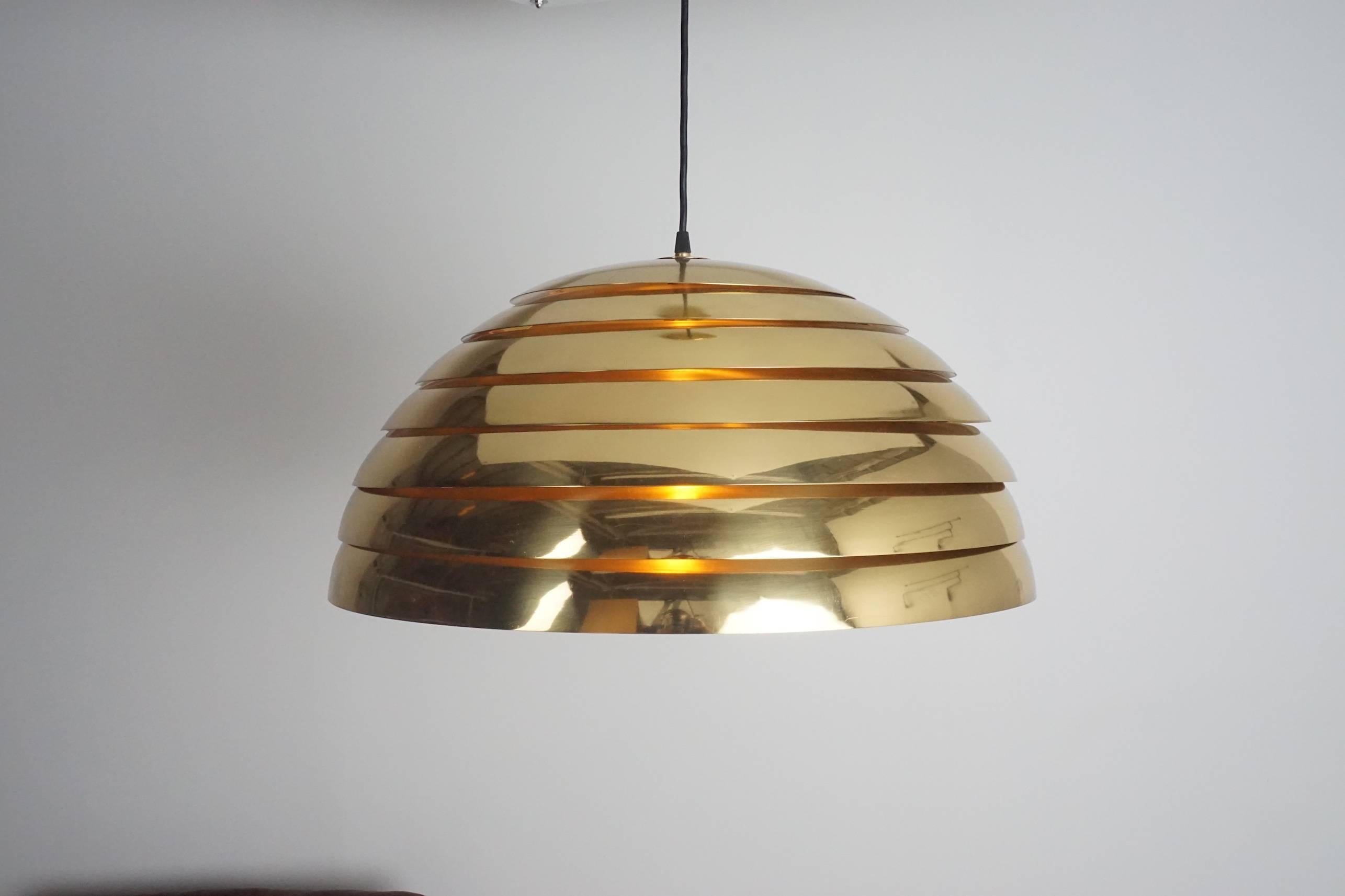 Beautiful polished brass beehive pendant by Hans-Agne Jakobsson. Large in scale and Classic in design. 
Newly rewired. 
Illuminates beautifully.
