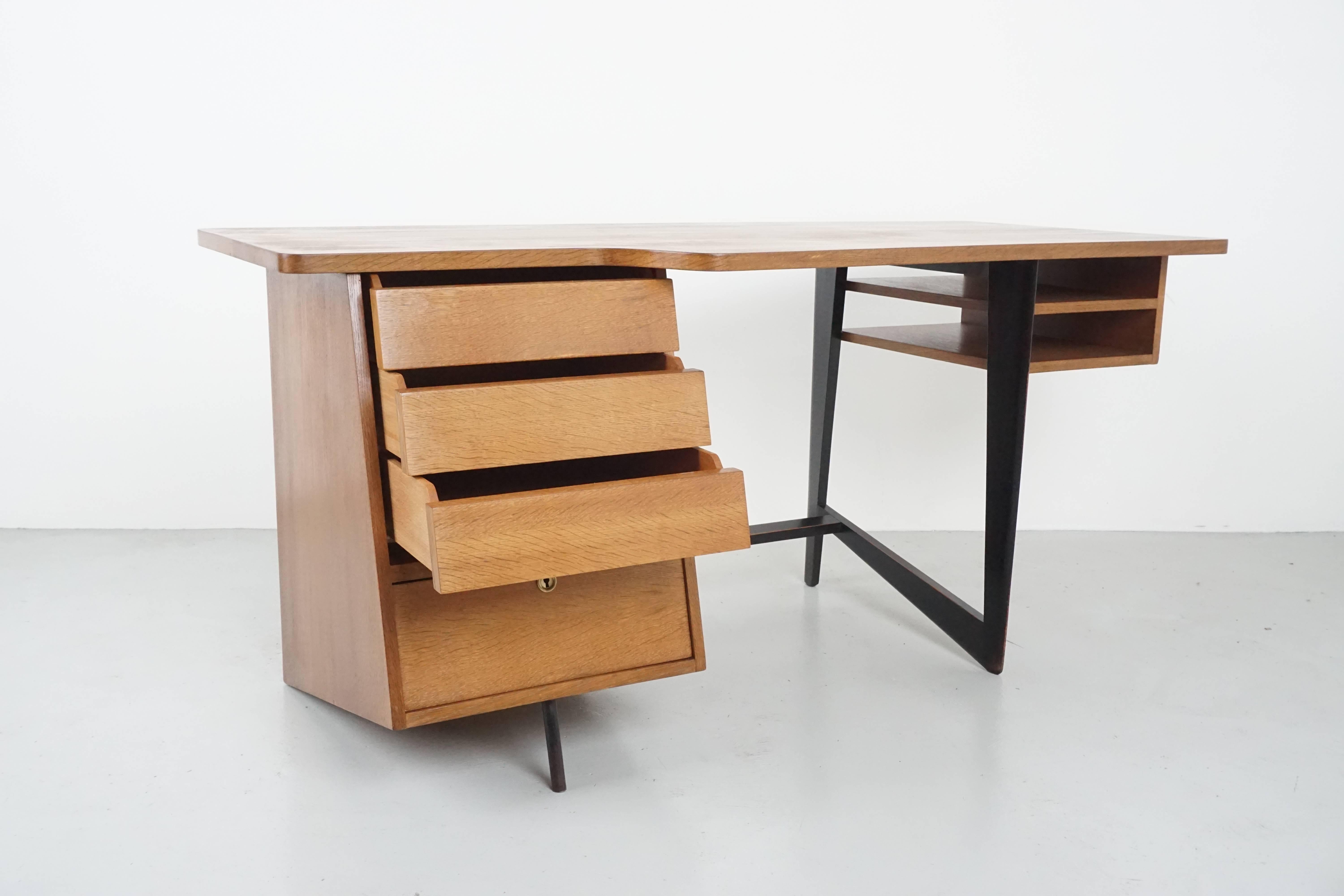 French oak desk by Claude Vassal "Magasin Pilote" edition, circa 1950. 
Fantastic original condition with great architectural design.
 