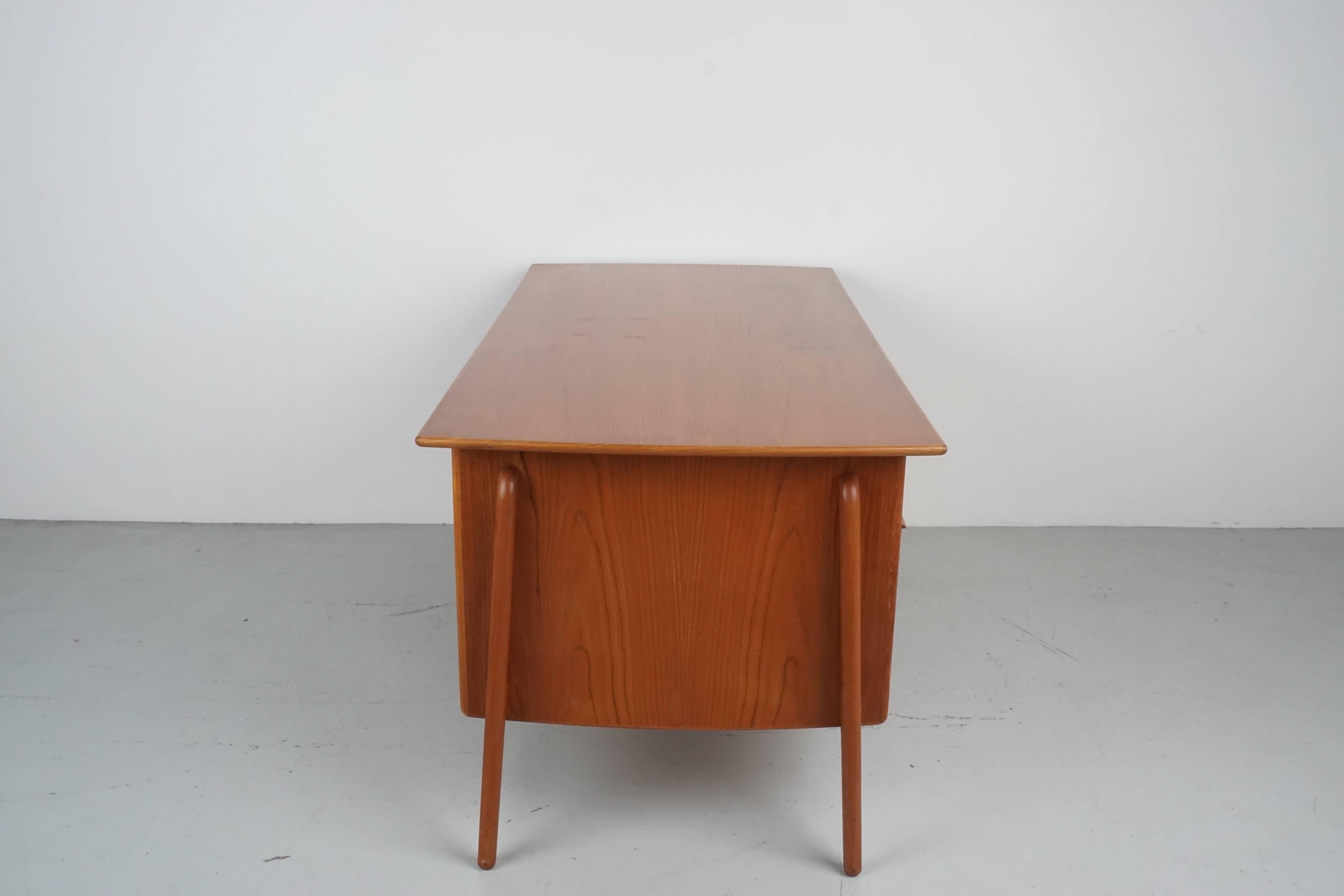 Teak desk designed by architect Svend Aage Madsen for Sigurd Hansen Mobelfabrik. Drop-down top drawer and file drawer on left side. Chair opening measures approximately 26 H X 22 W.