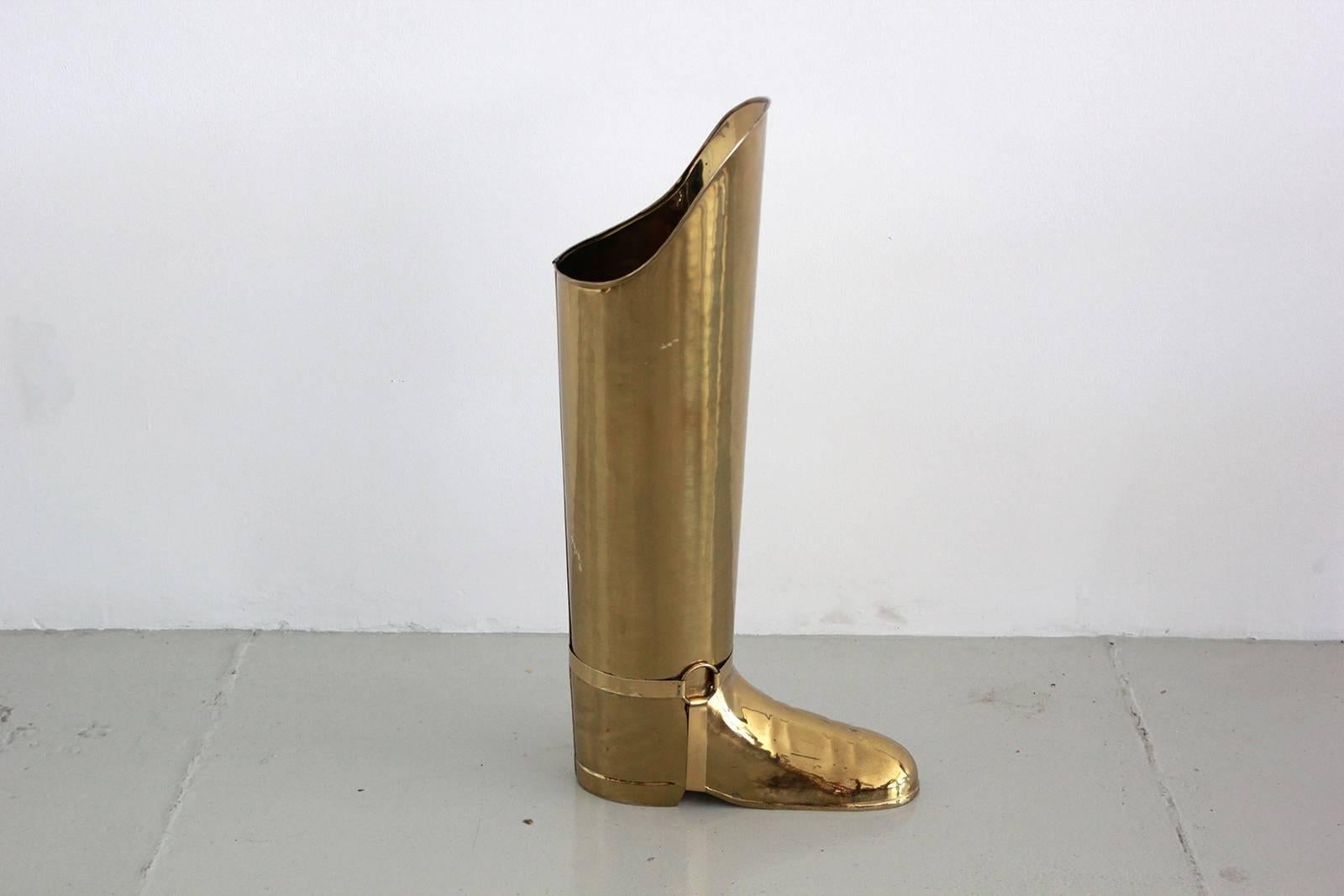 Vintage brass boot in the shape of a wellington boot that holds umbrellas!
Solid brass and stamped made in Belgium.
circa 1950s.