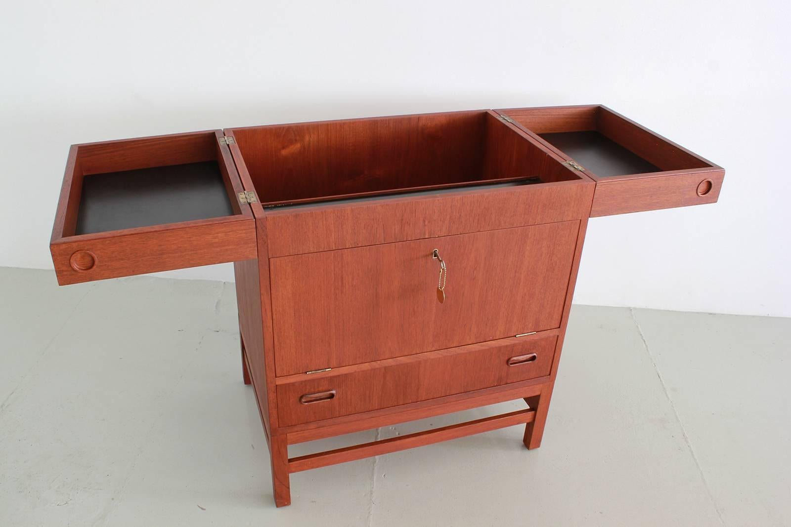 Mid-20th Century Unique Lift Top Bar Cabinet